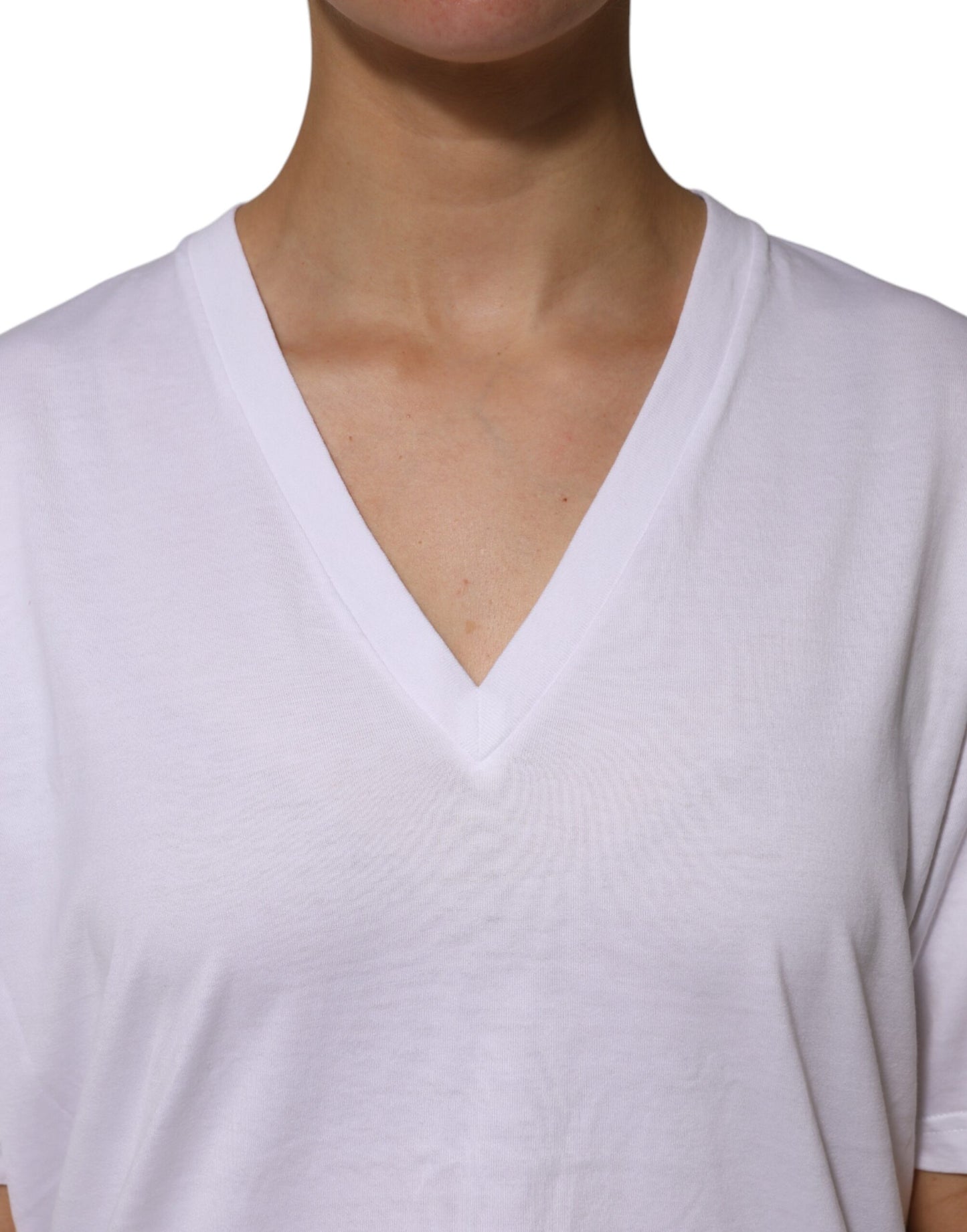 Camiseta blanca de algodón de manga corta con cuello en V