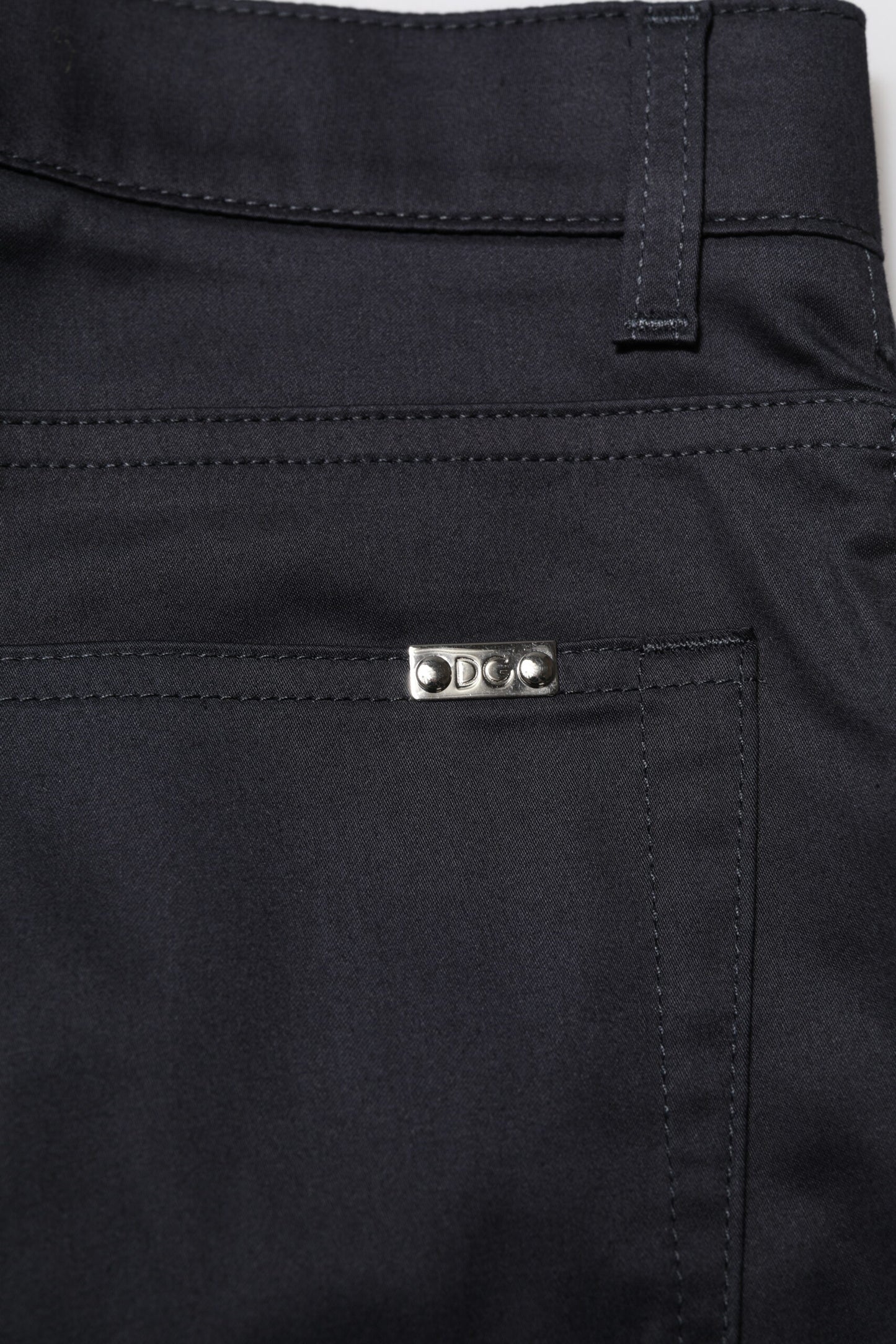 Pantalones negros ajustados de algodón con cintura media