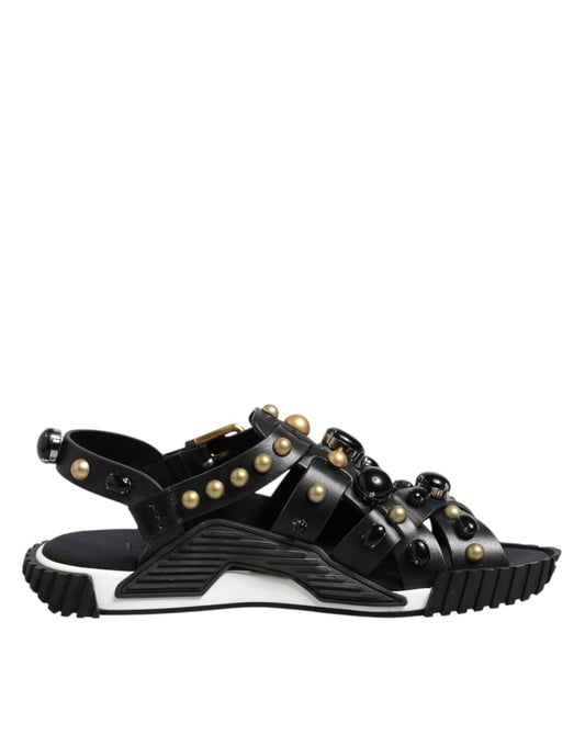 Sandalias de cuero negro con tachuelas y tiras en el tobillo
