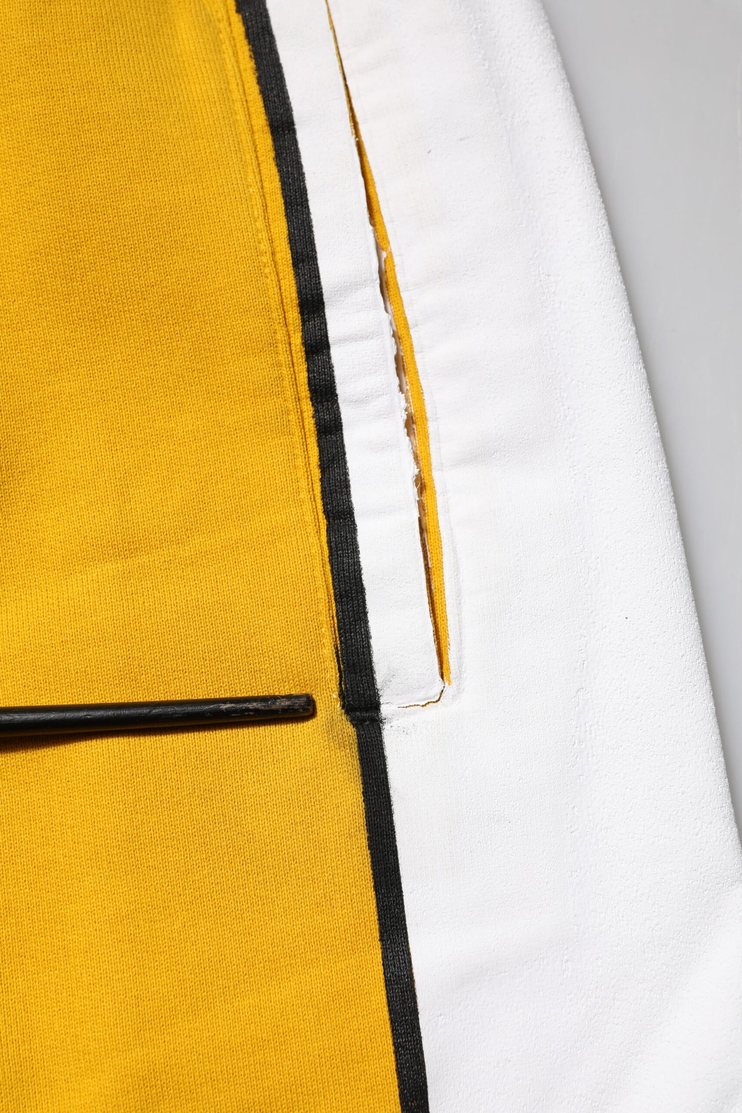Pantalon de jogging en coton jaune avec cordon de serrage