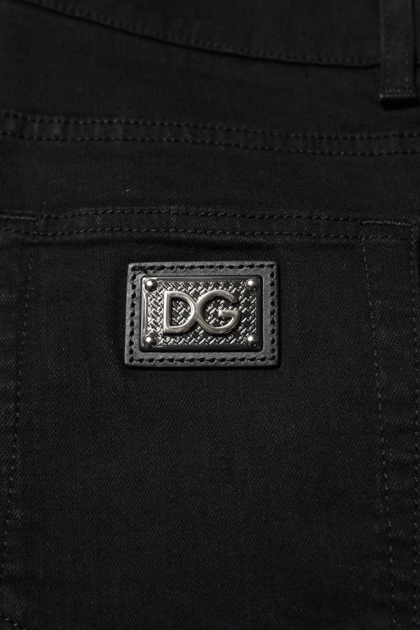 Vaqueros de mezclilla dorados con placa de logotipo de algodón azul oscuro