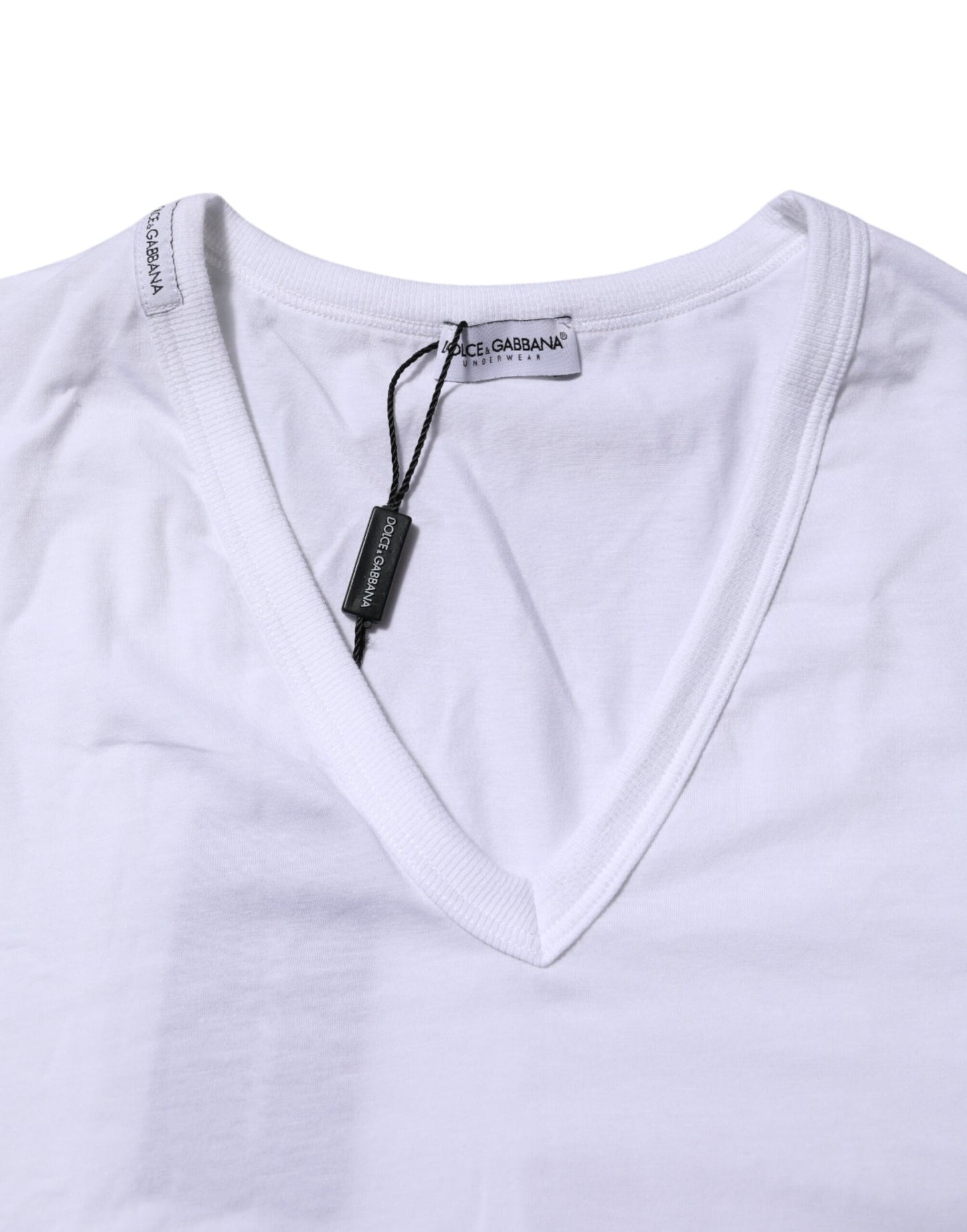 T-shirt blanc à manches courtes et col en V