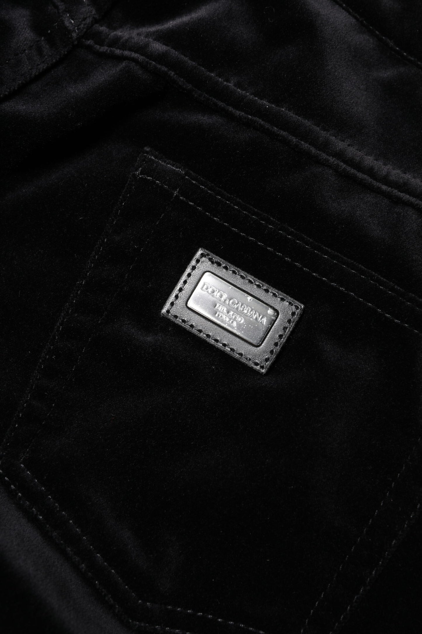 Vaqueros capri ajustados de algodón negro recortados
