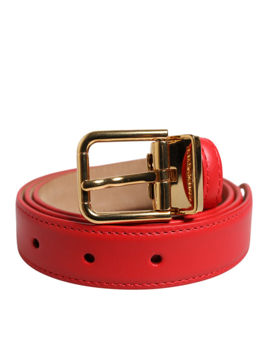 Ceinture en cuir rouge avec boucle en métal doré