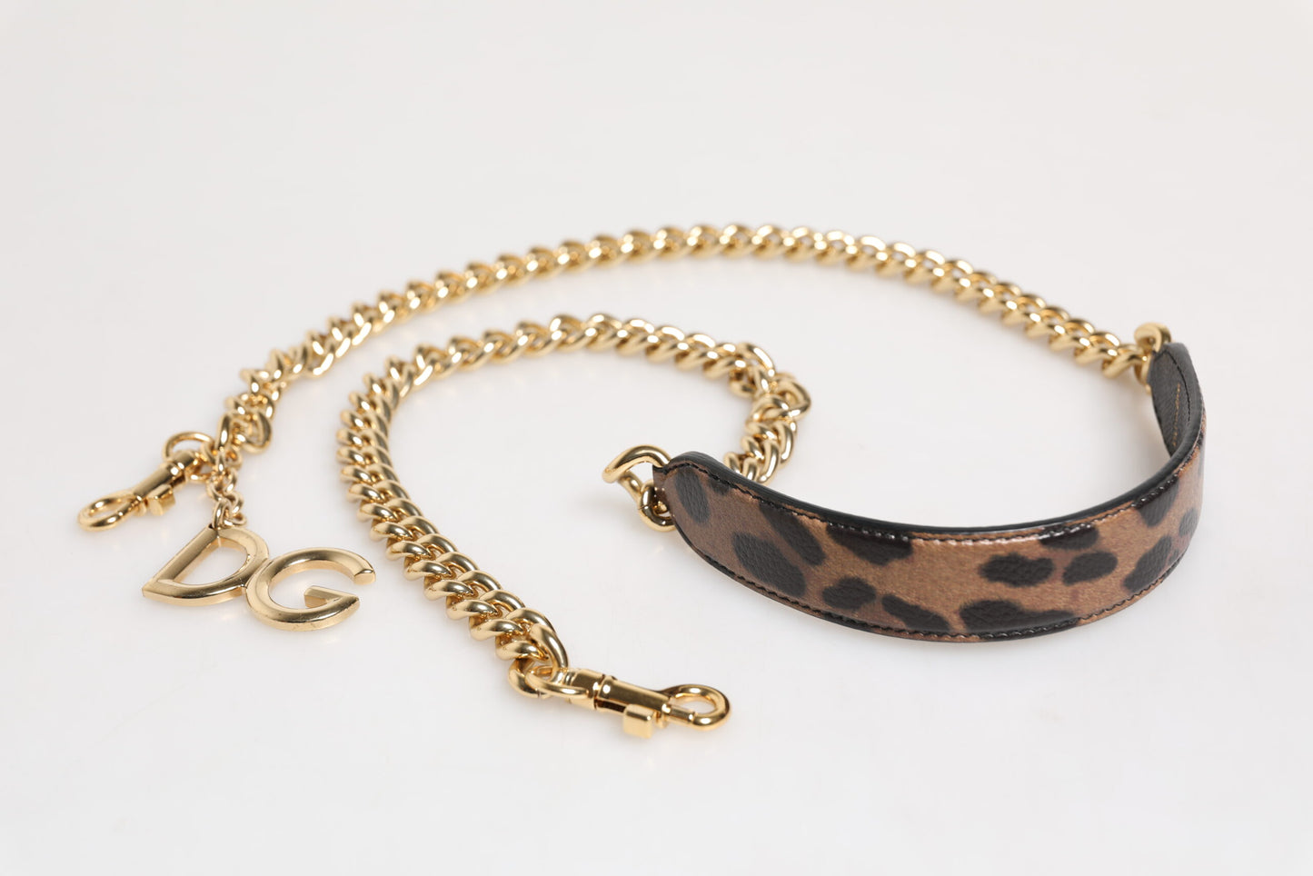 Correa para el hombro con cadena de latón dorado y estampado de leopardo marrón