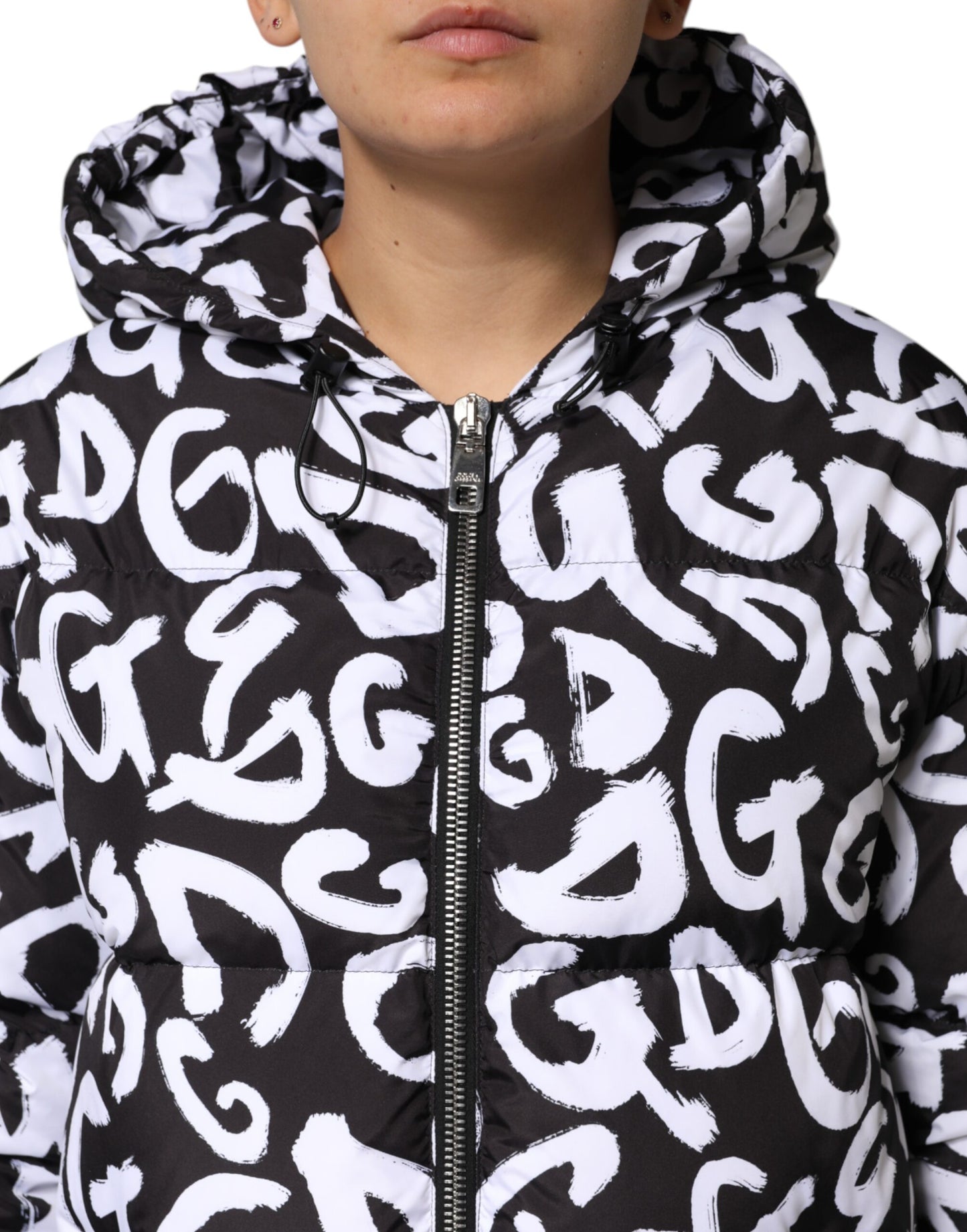 Chaqueta larga con capucha DG Mania en blanco y negro