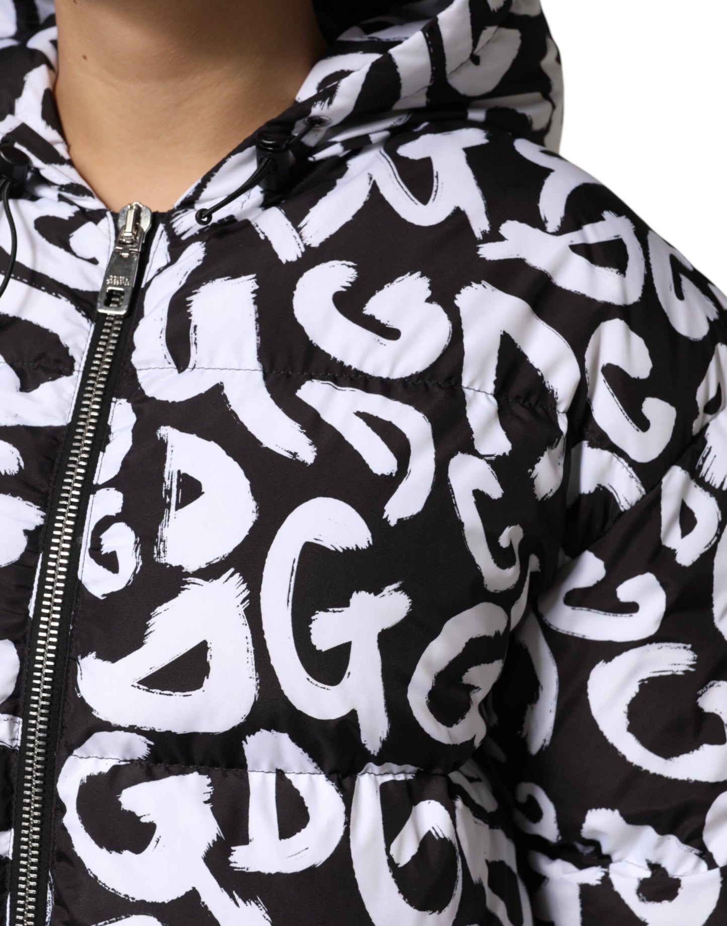 Chaqueta larga con capucha DG Mania en blanco y negro