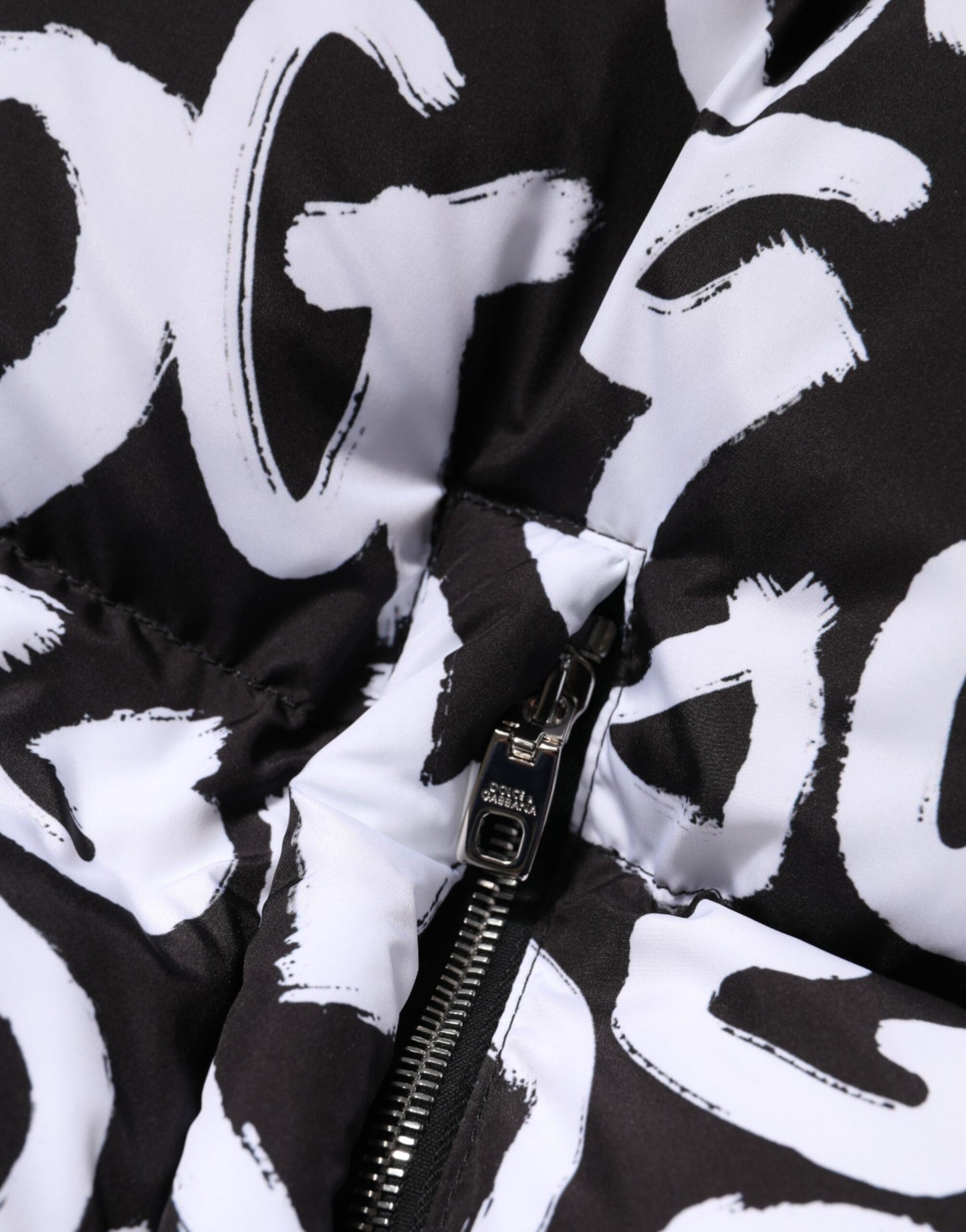Chaqueta larga con capucha DG Mania en blanco y negro
