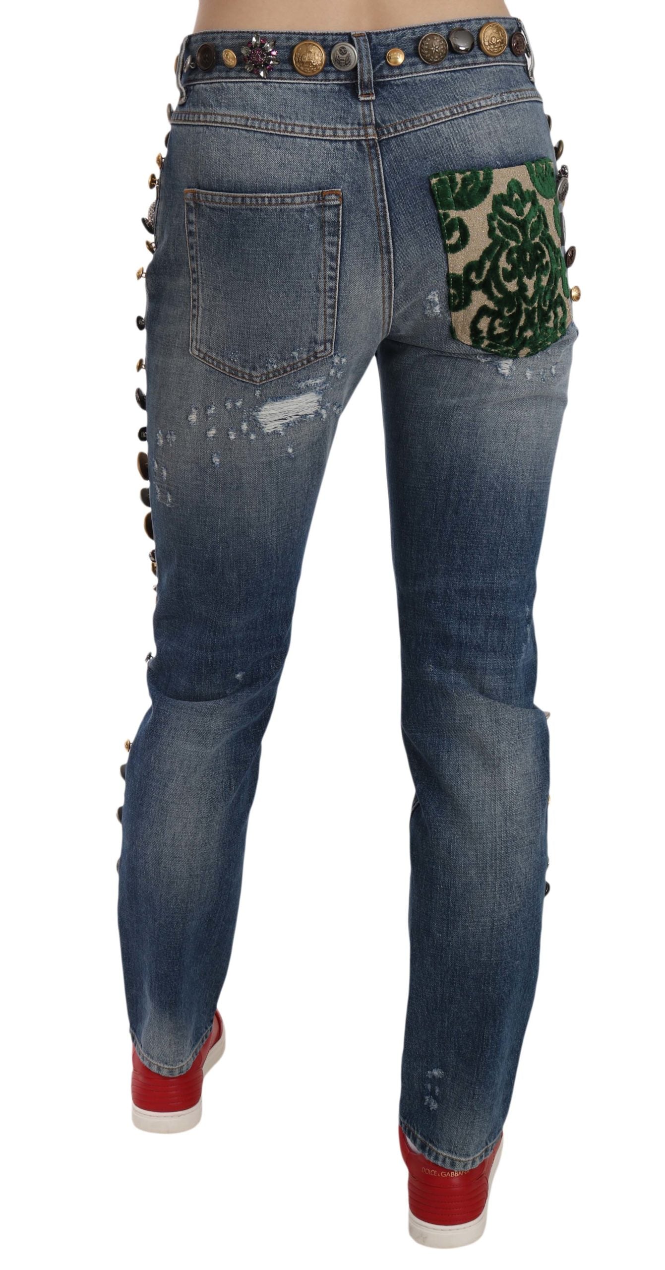 Pantalones vaqueros desgastados con botones adornados