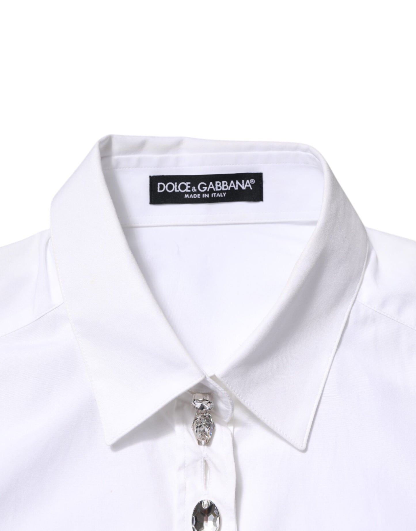 Camisa con cuello adornado con cristales blancos