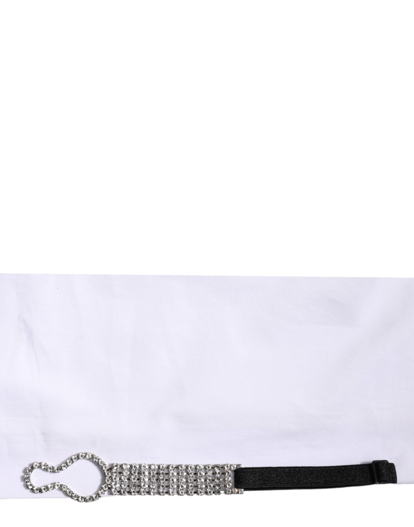 Camisa con cuello adornado con cristales blancos
