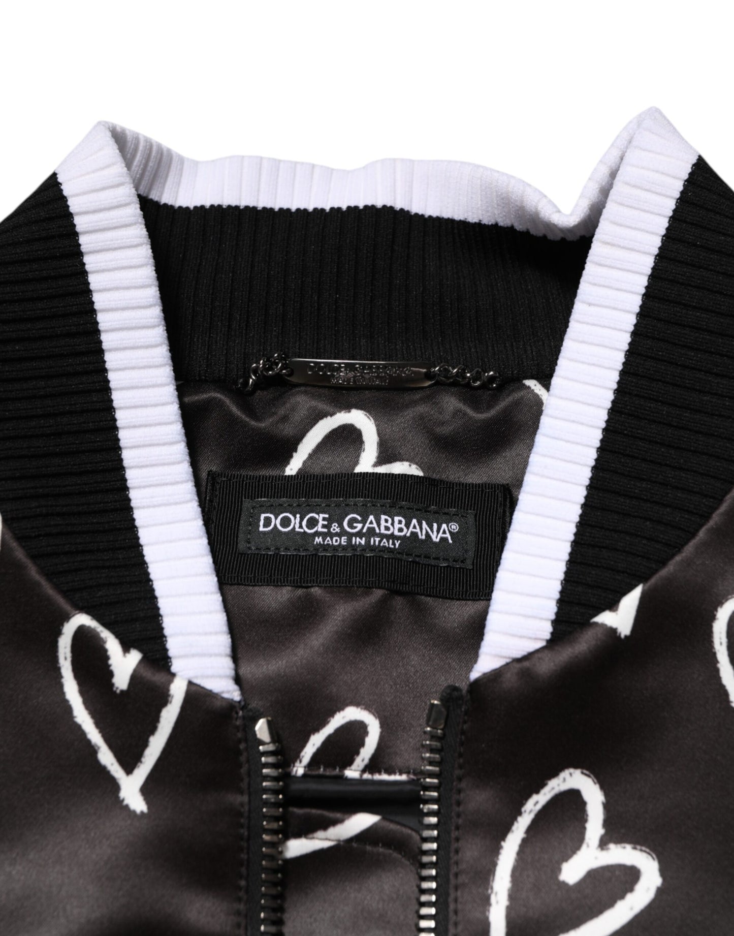 Chaqueta bomber de poliéster negra con estampado de corazones