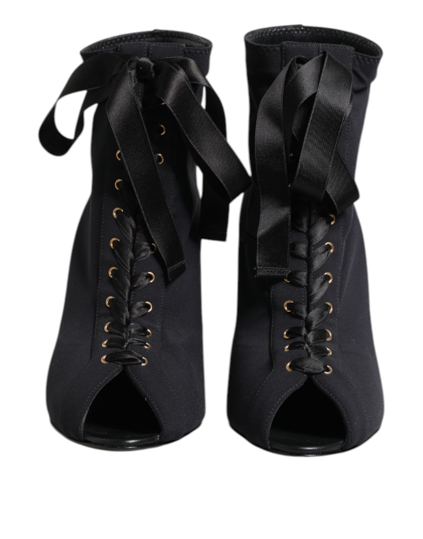 Botas negras con cordones y tacones de aguja