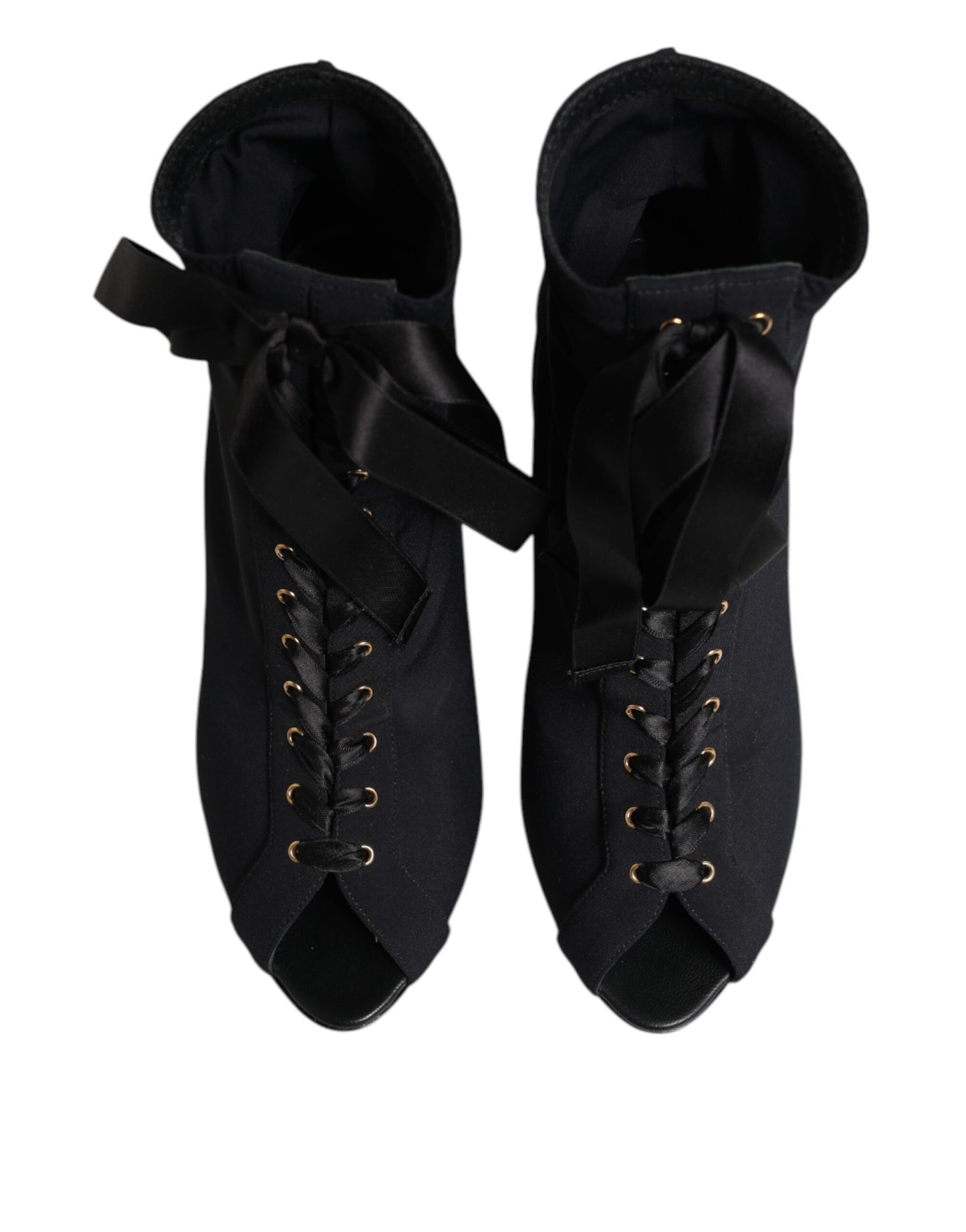 Botas negras con cordones y tacones de aguja