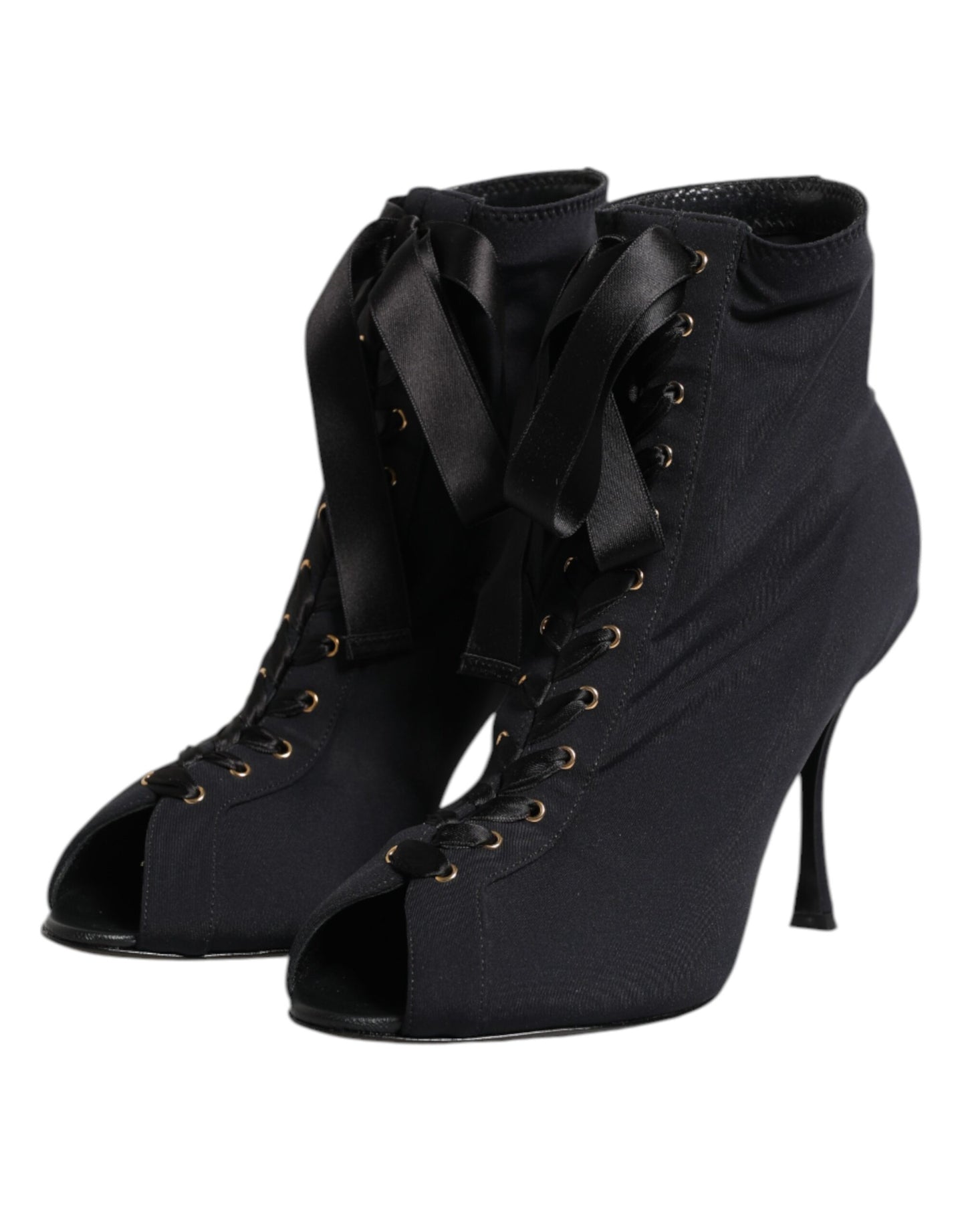 Botas negras con cordones y tacones de aguja
