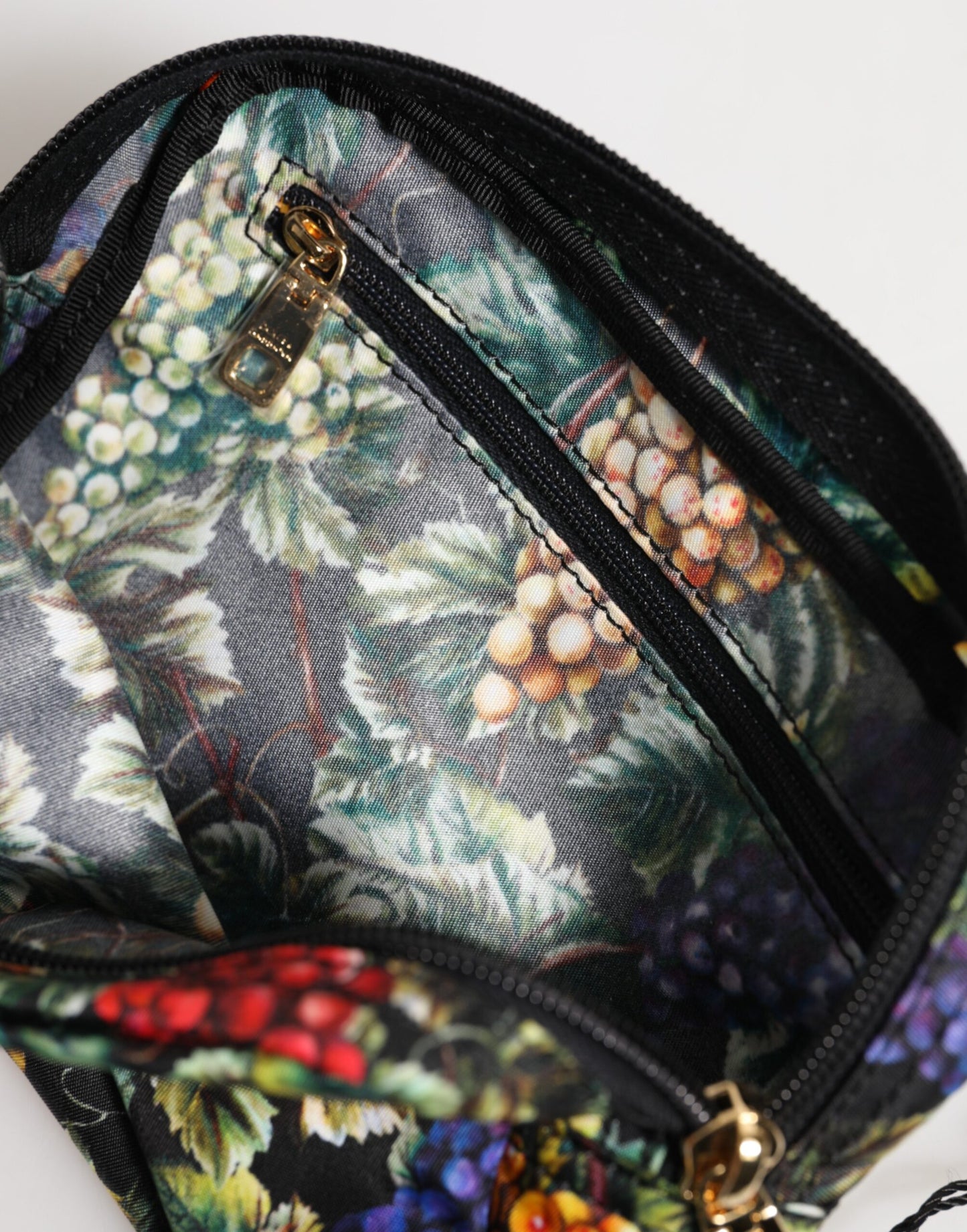 Pochette à imprimé raisin multicolore avec logo et plaque