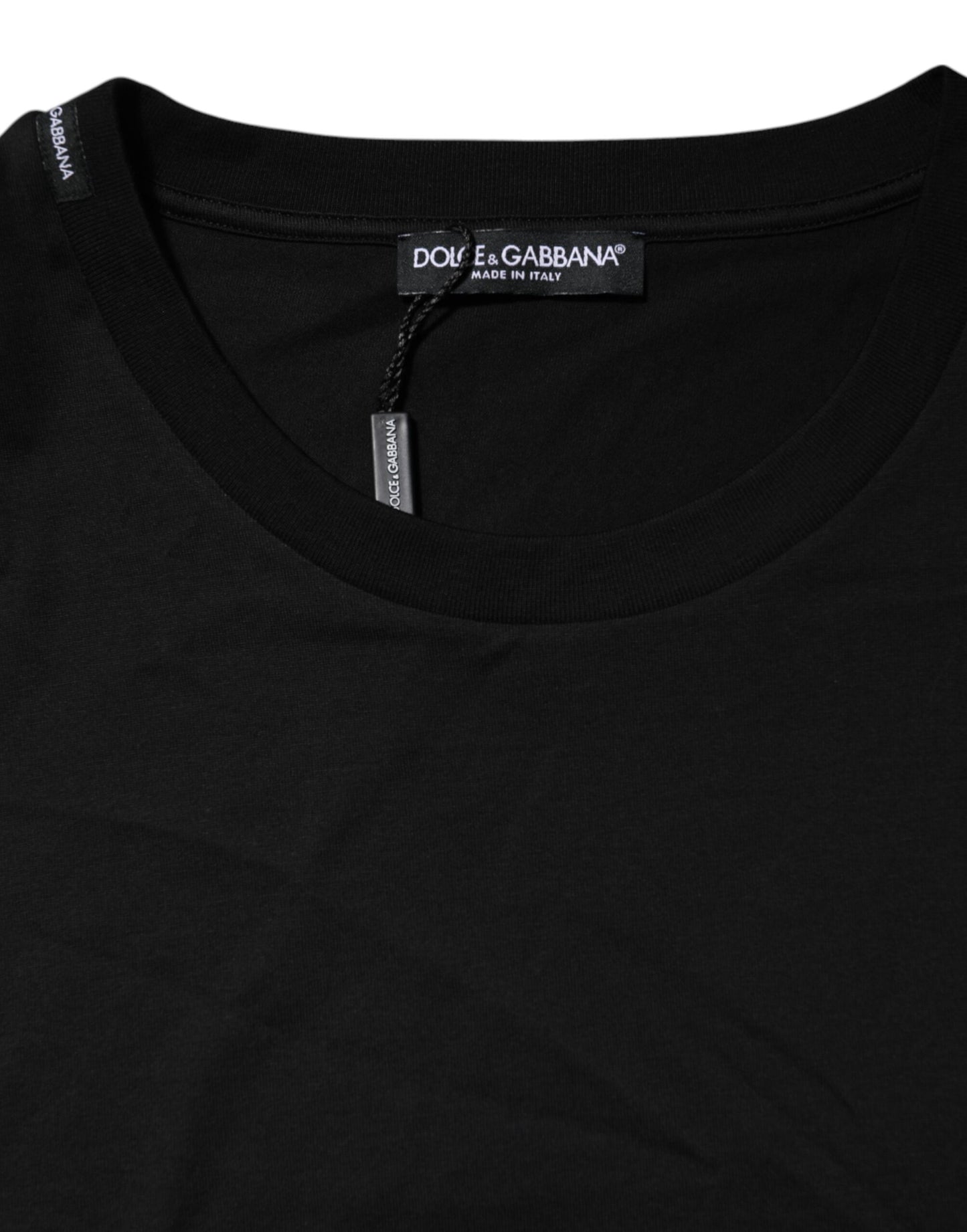 Camiseta negra de algodón con cuello redondo y manga corta