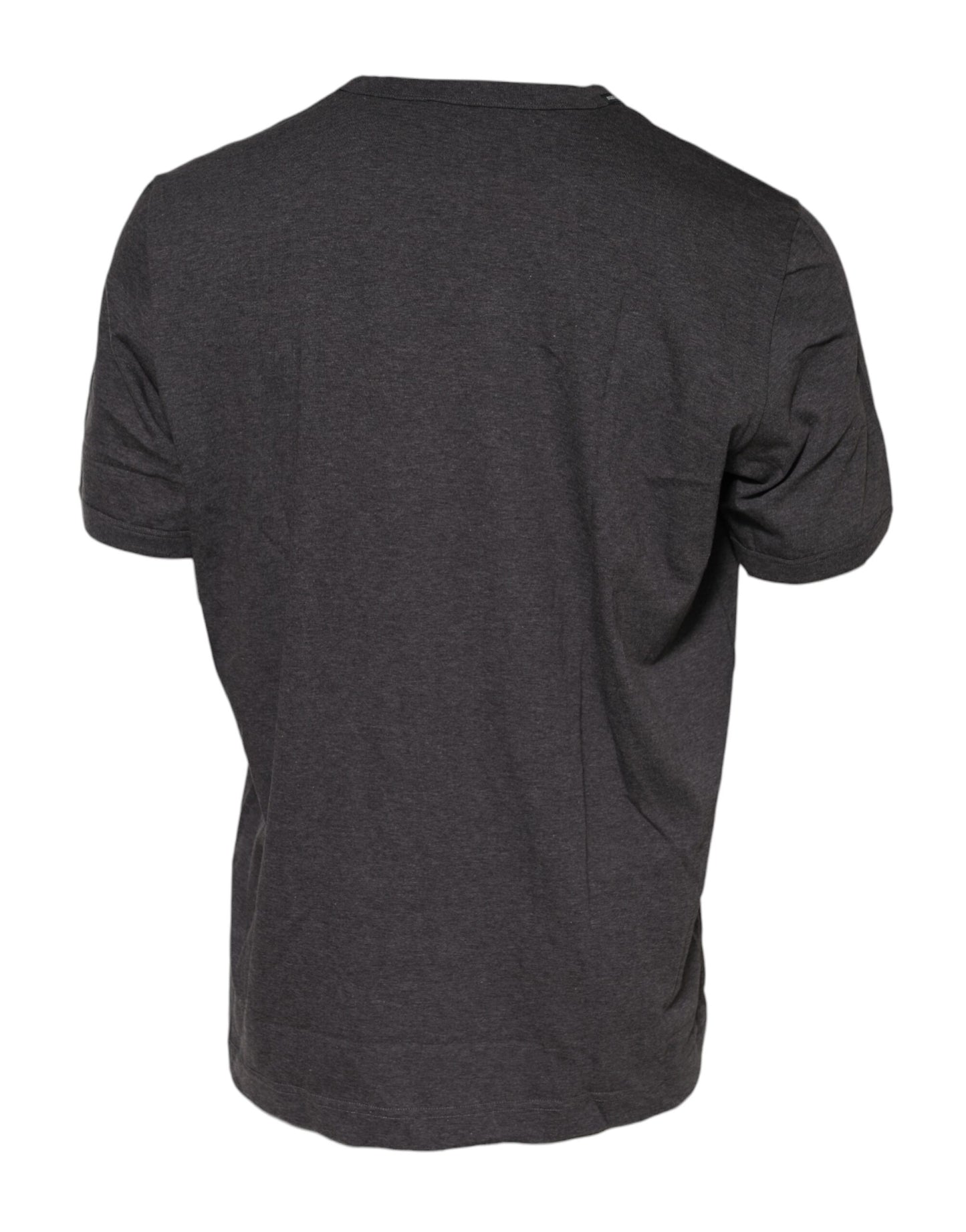 Camiseta gris oscuro de cuello redondo y manga corta