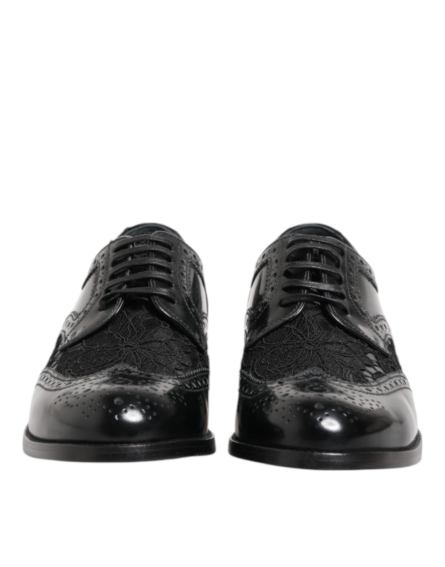 Zapatos formales de cuero negro con encaje floral