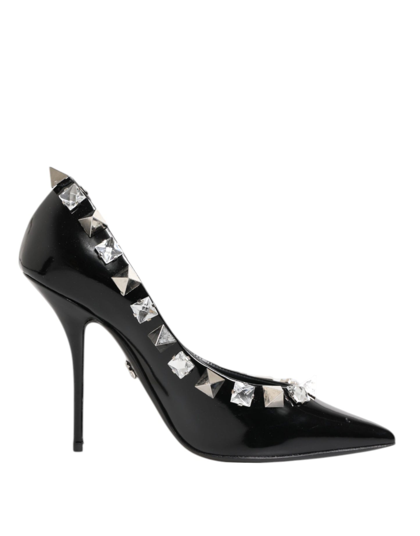Zapatos de tacón de aguja con tachuelas y cristales negros
