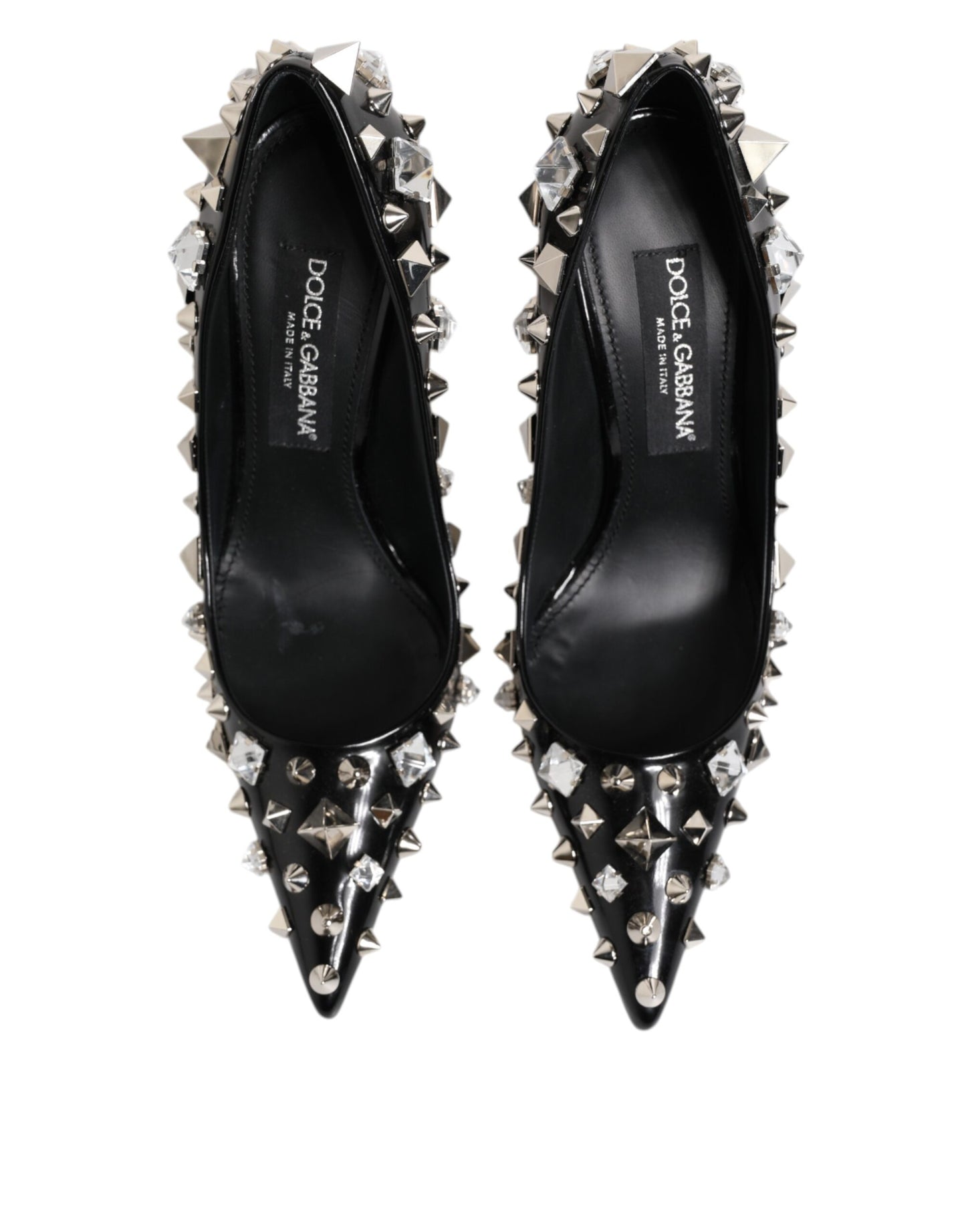 Zapatos de tacón de aguja con tachuelas y cristales negros