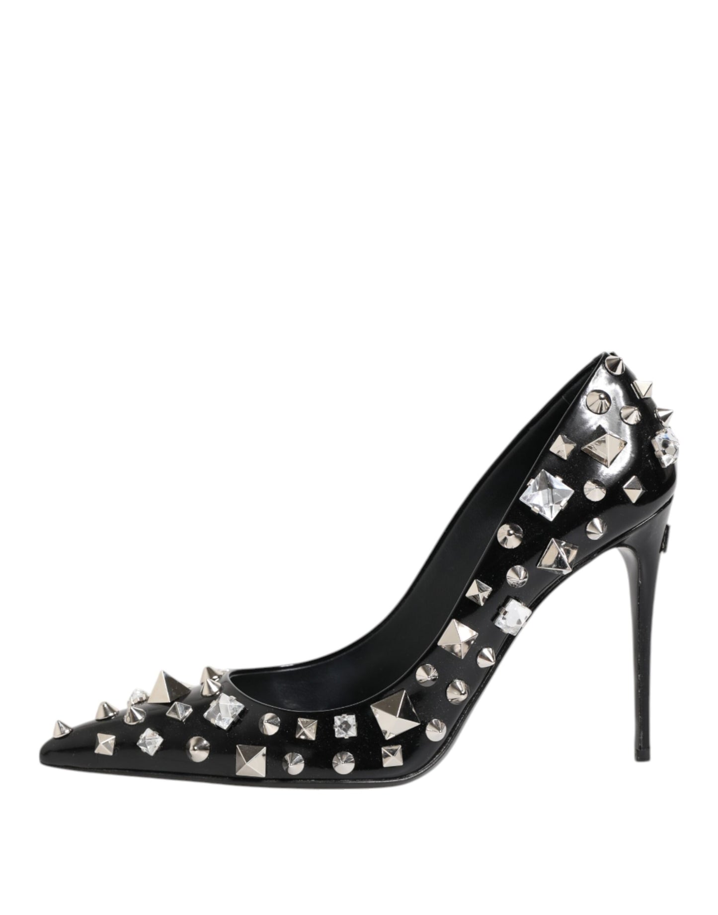 Zapatos de tacón de aguja con tachuelas y cristales negros