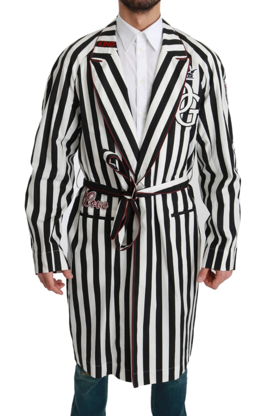 Camisón de abrigo negro y bata de algodón blanca