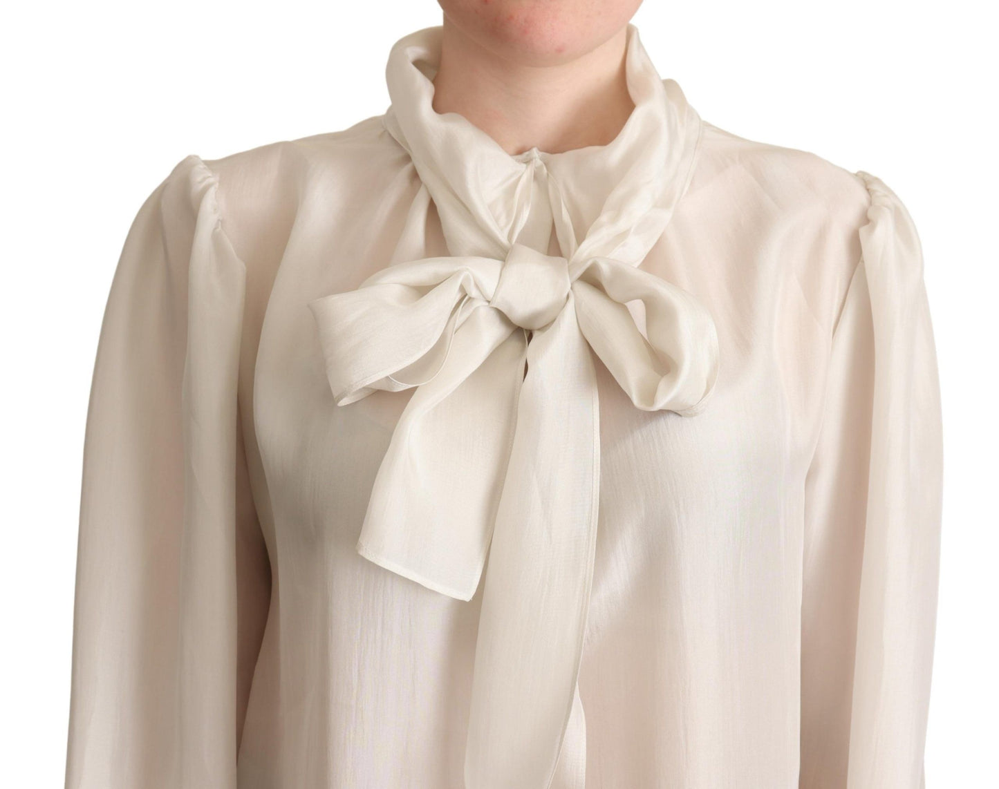 Blusa de seda con cuello Ascot en color gris claro
