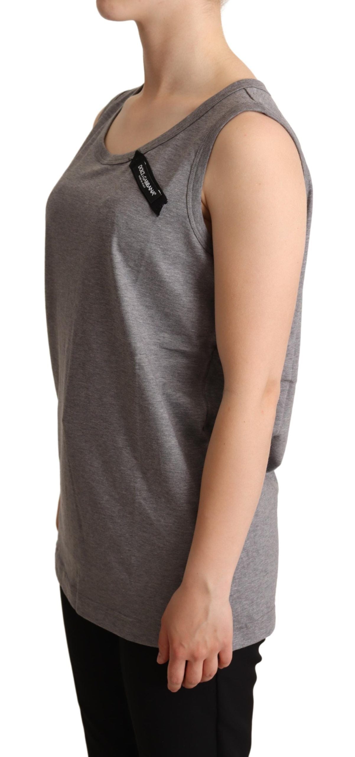 Camiseta gris sin mangas con cuello redondo