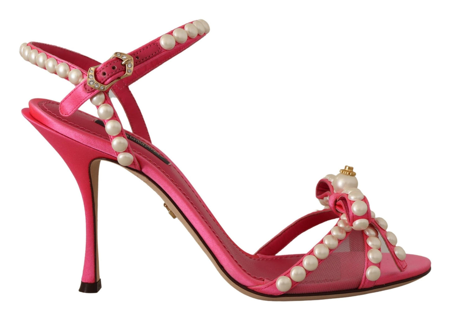 Chaussures à talons en satin rose et cristaux blancs nacrés