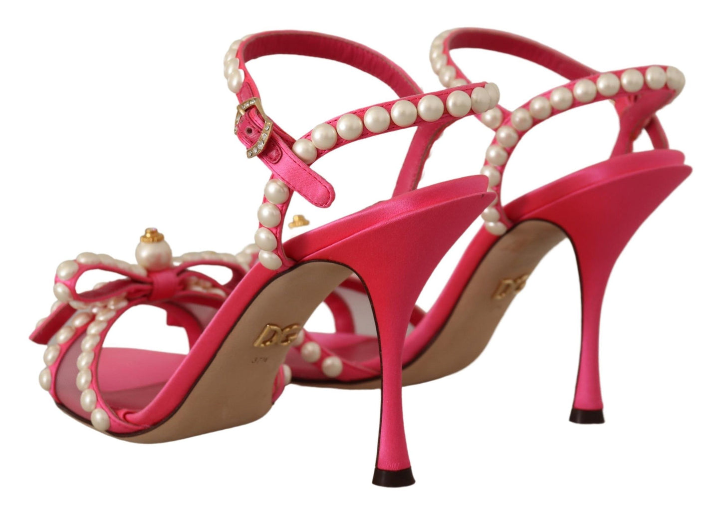Chaussures à talons en satin rose et cristaux blancs nacrés