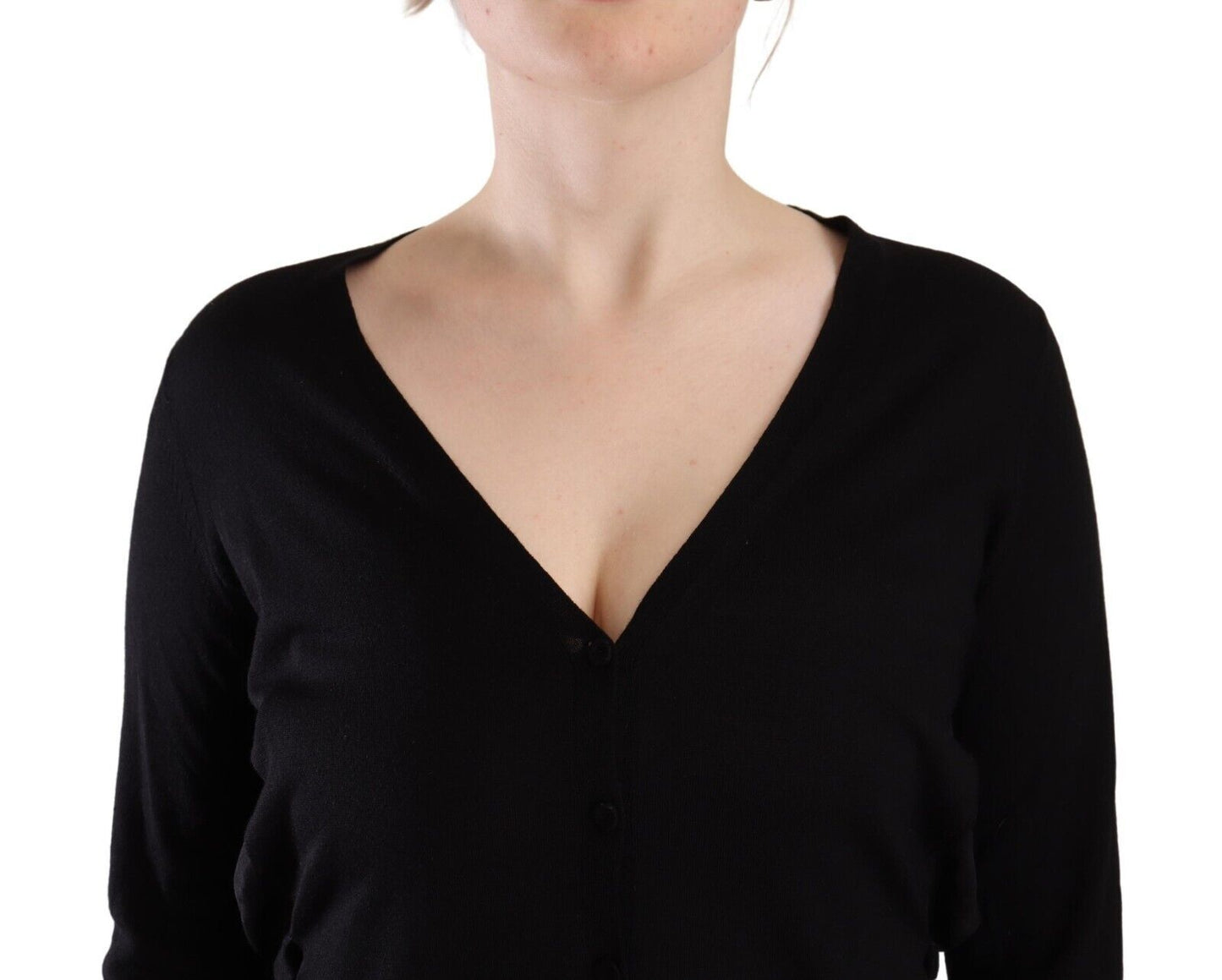 Pull en laine noire à manches longues et col en V