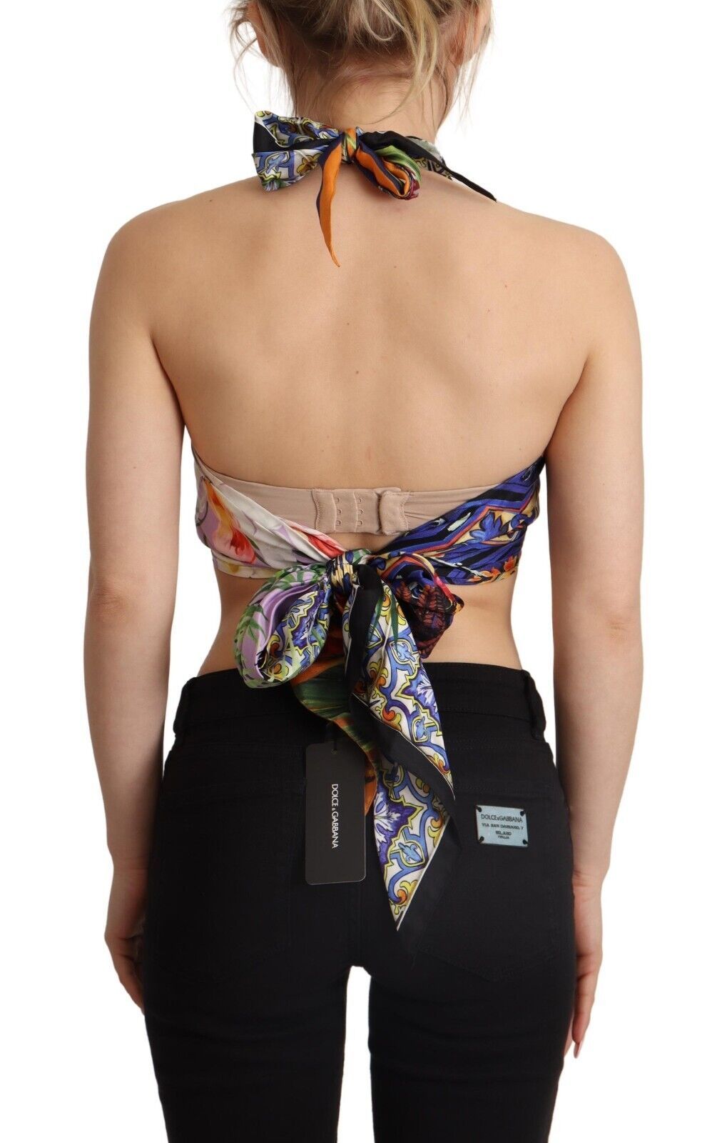Top corto con cuello halter y fular de seda multicolor