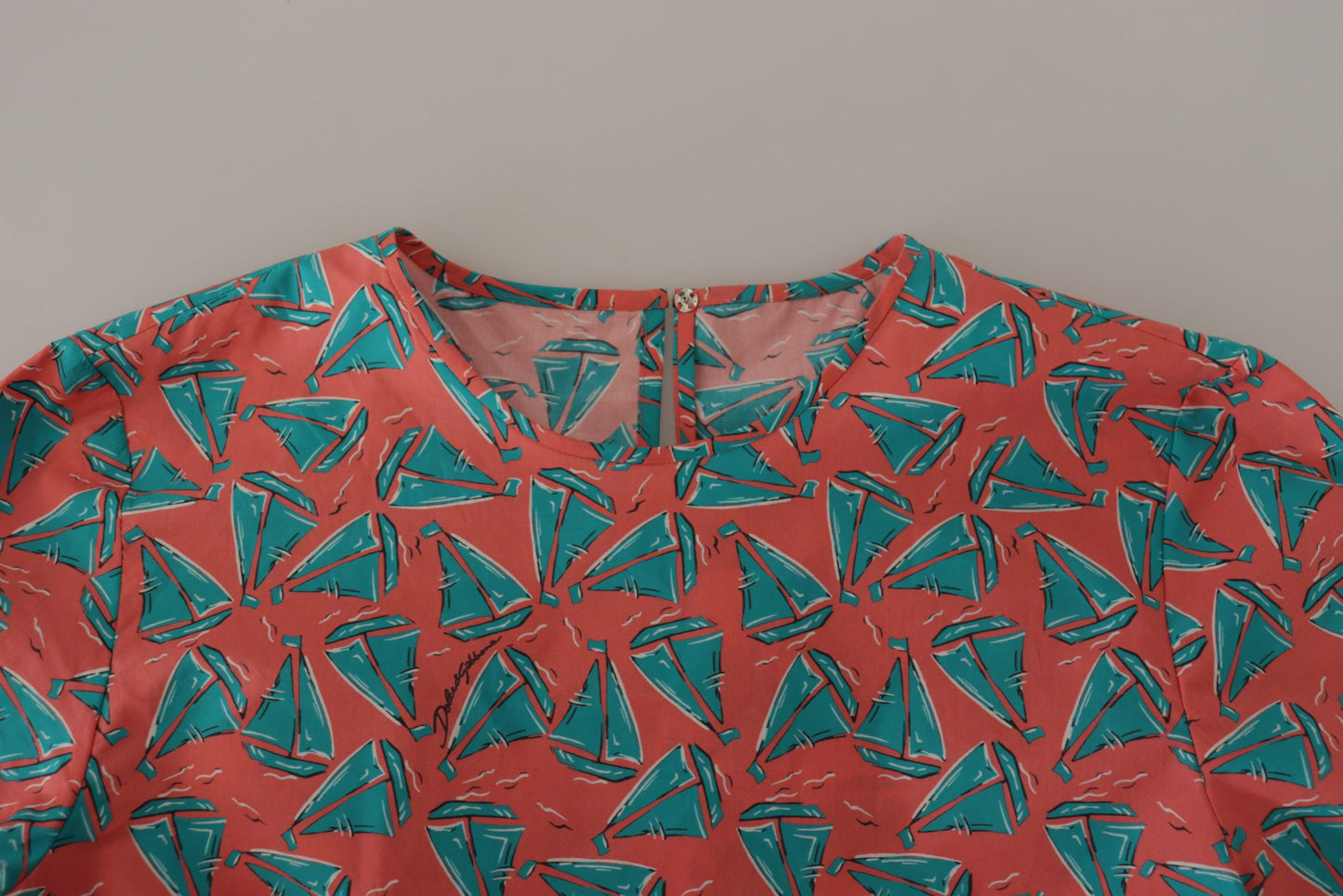 Camiseta de algodón con estampado de velero rosa