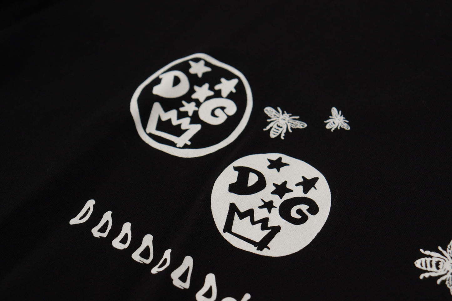 Camiseta de algodón con cuello redondo y motivo de logotipo negro