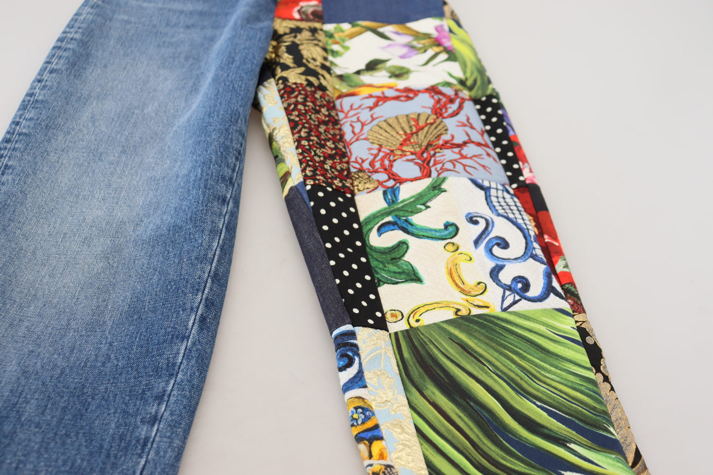 Vaqueros de cintura alta con mayólica jacquard azul