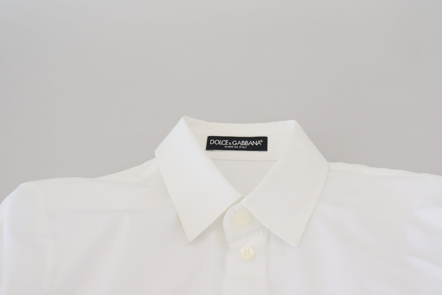Blusa formal de algodón blanco con cuello y mangas largas