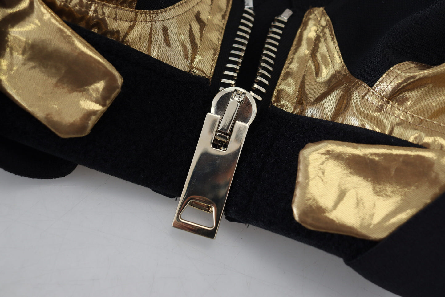 Top bustier corto sin mangas en dorado negro