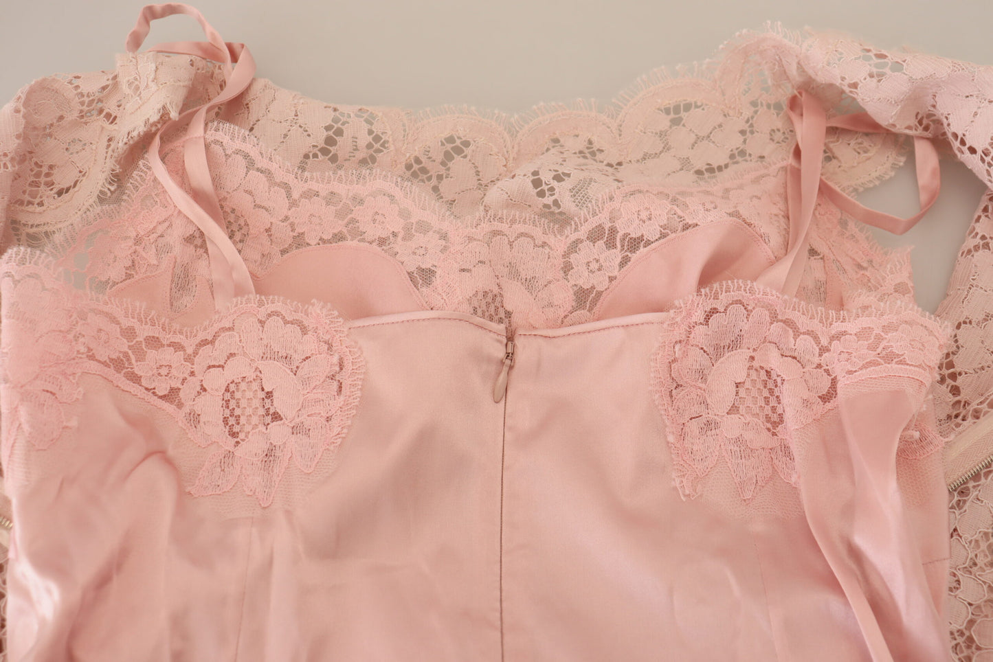 Blusa sin mangas con encaje floral rosa