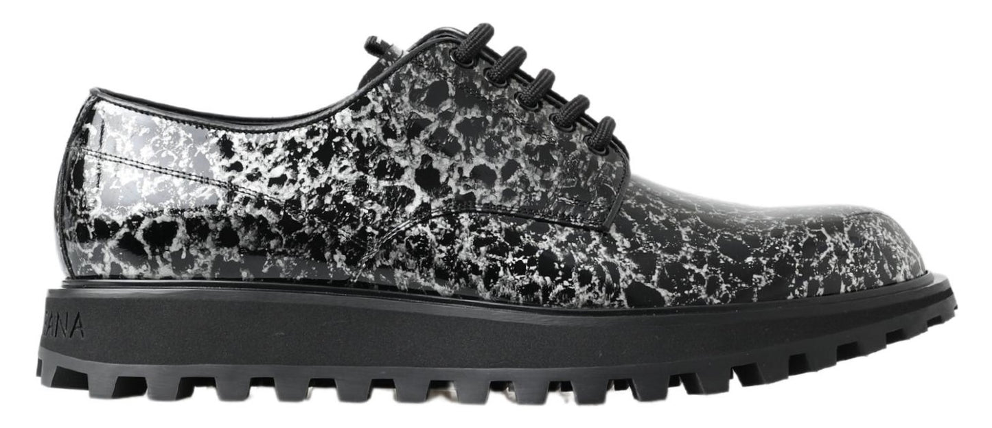 Chaussures Derby en cuir verni noir et blanc