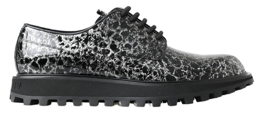 Chaussures Derby en cuir verni noir et blanc