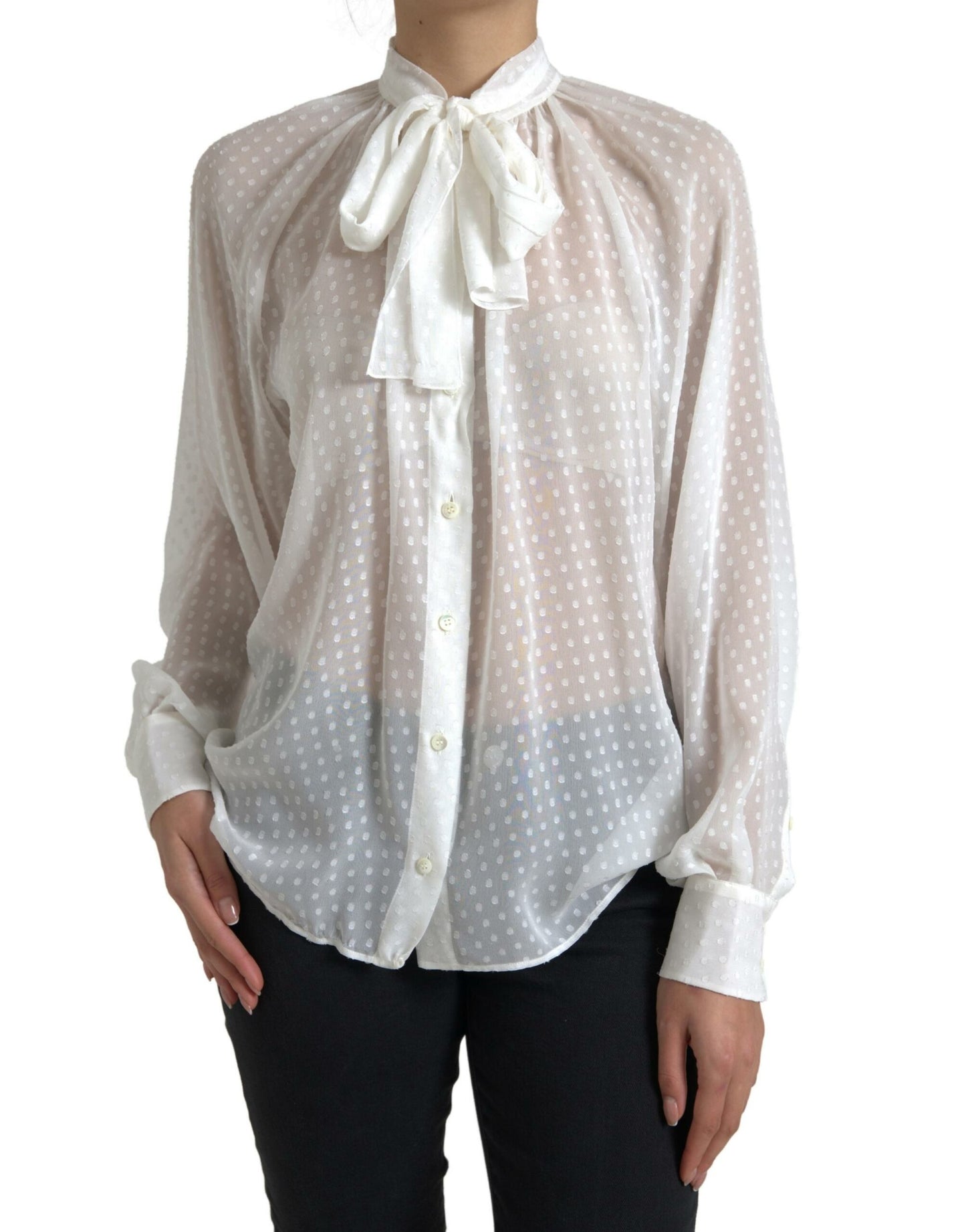 Blusa de lunares con cuello anudado de seda blanca transparente