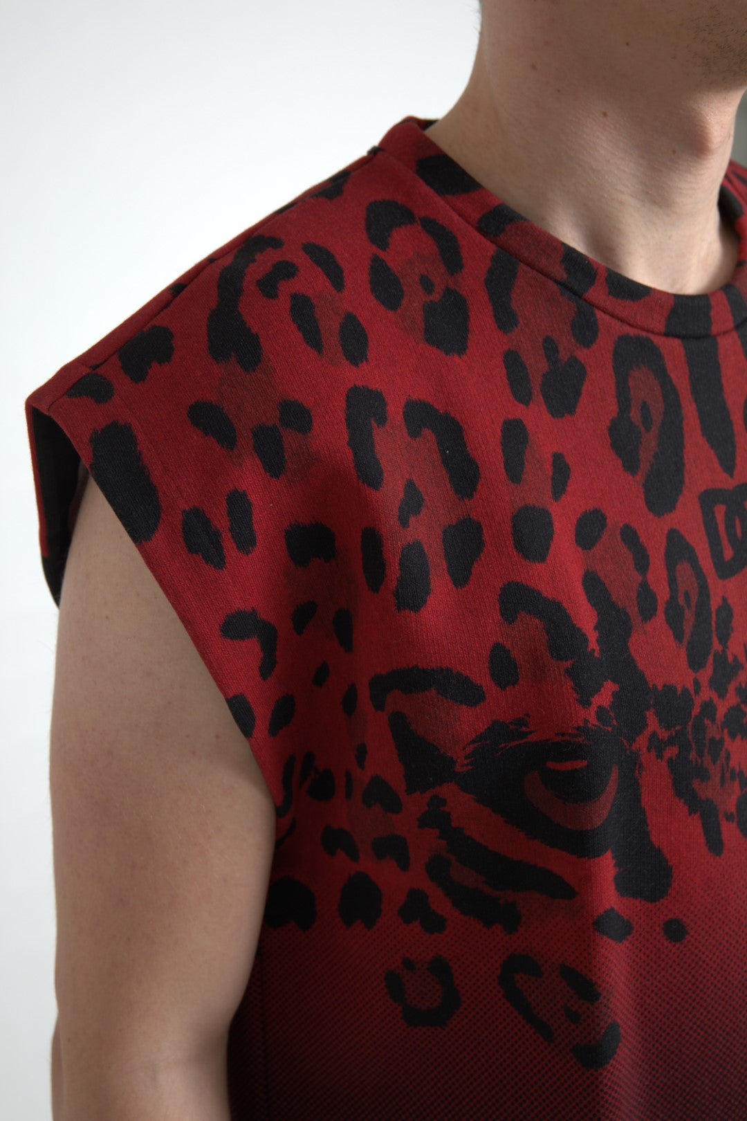T-shirt sans manches en coton à motif léopard rouge