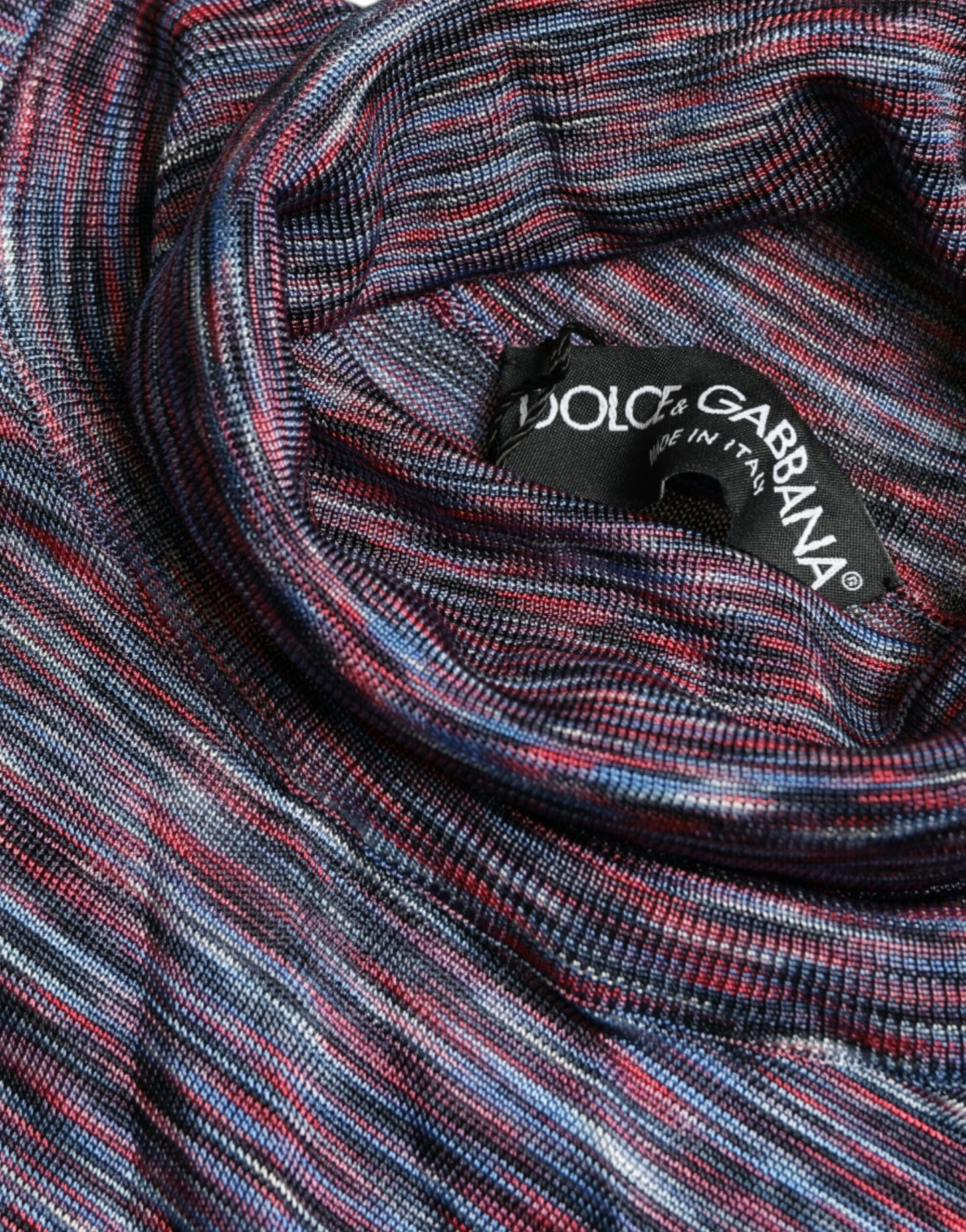 Suéter de cuello alto azul y morado