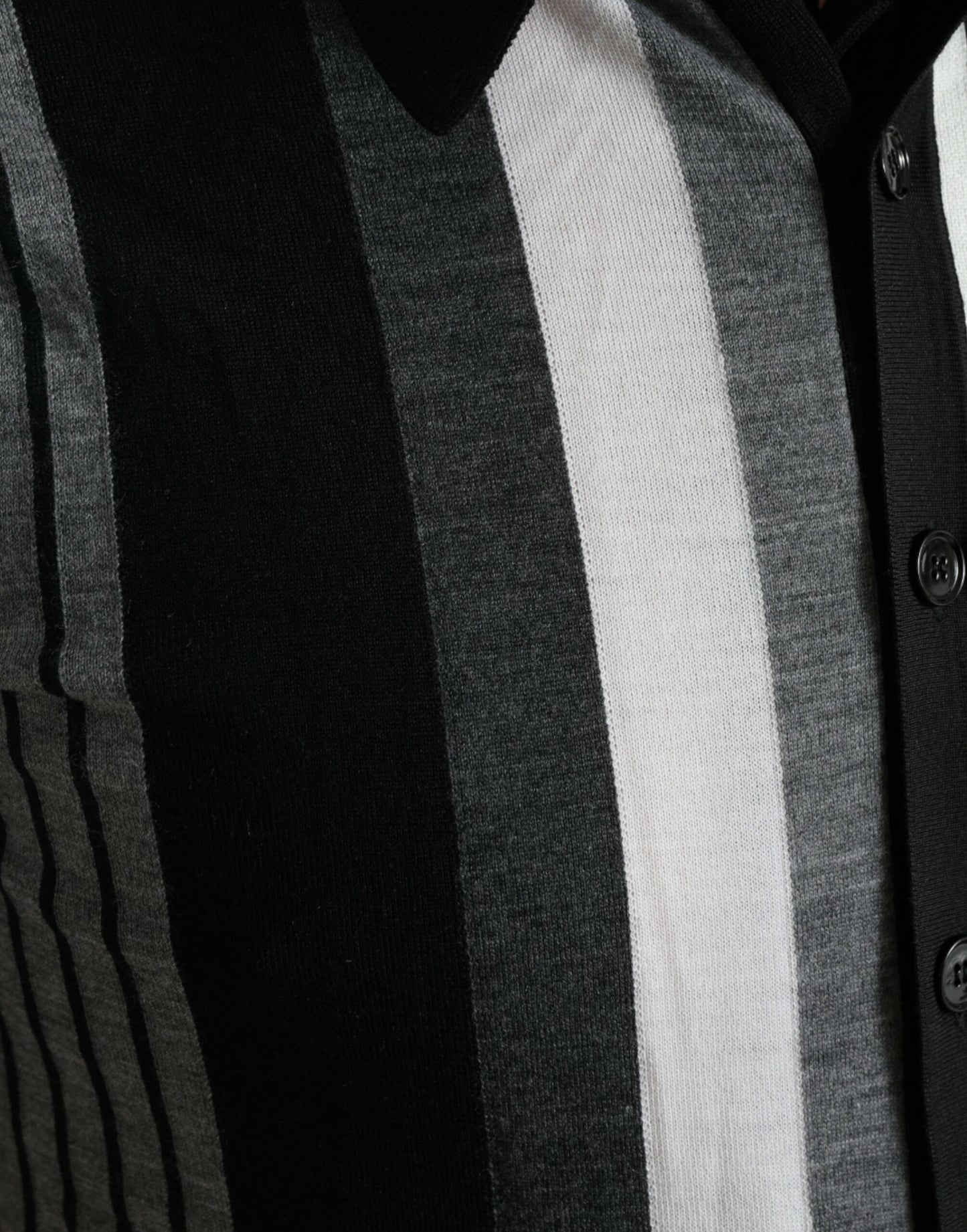 Pull cardigan polo noir et blanc