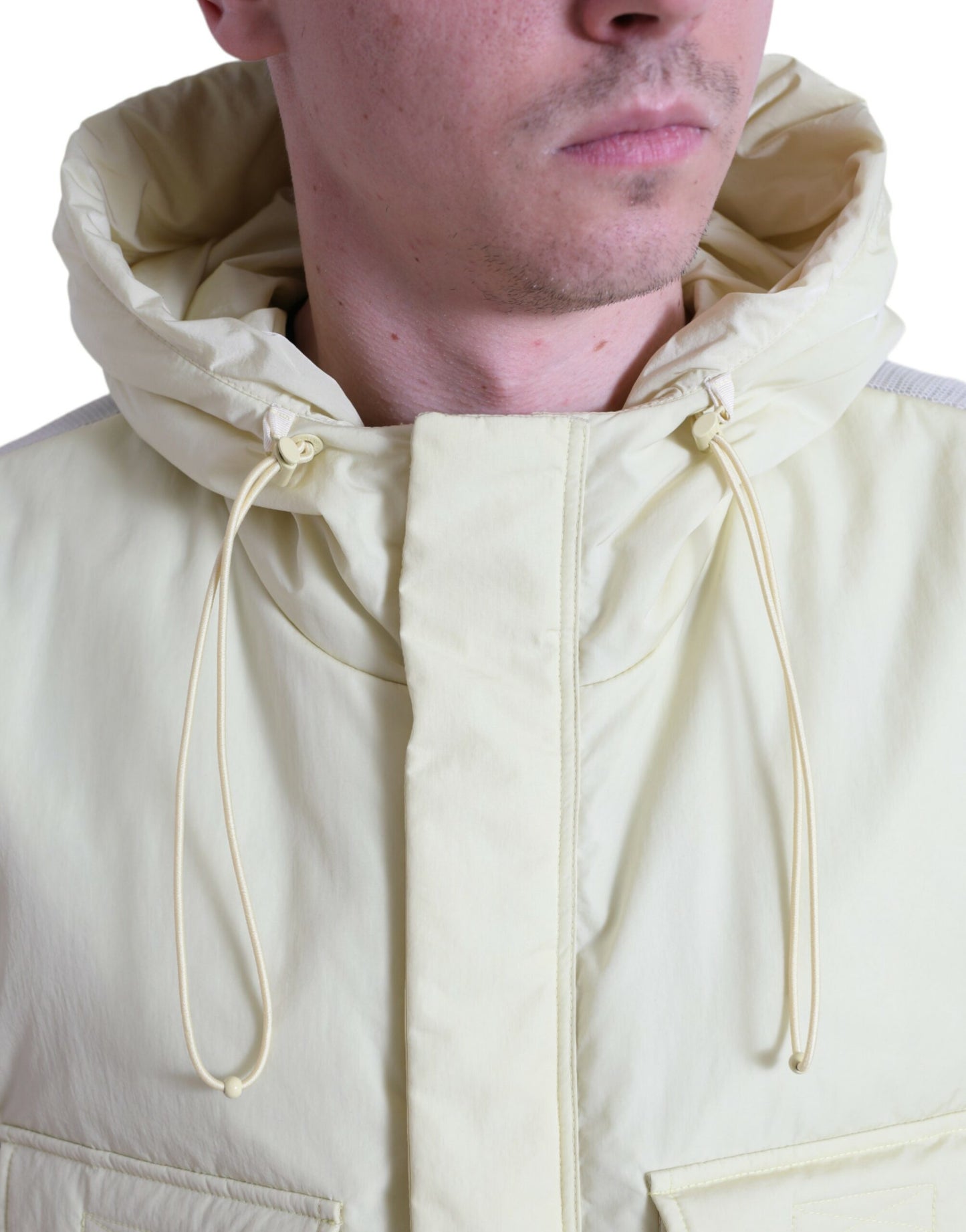 Veste de sport à capuche en nylon jaune