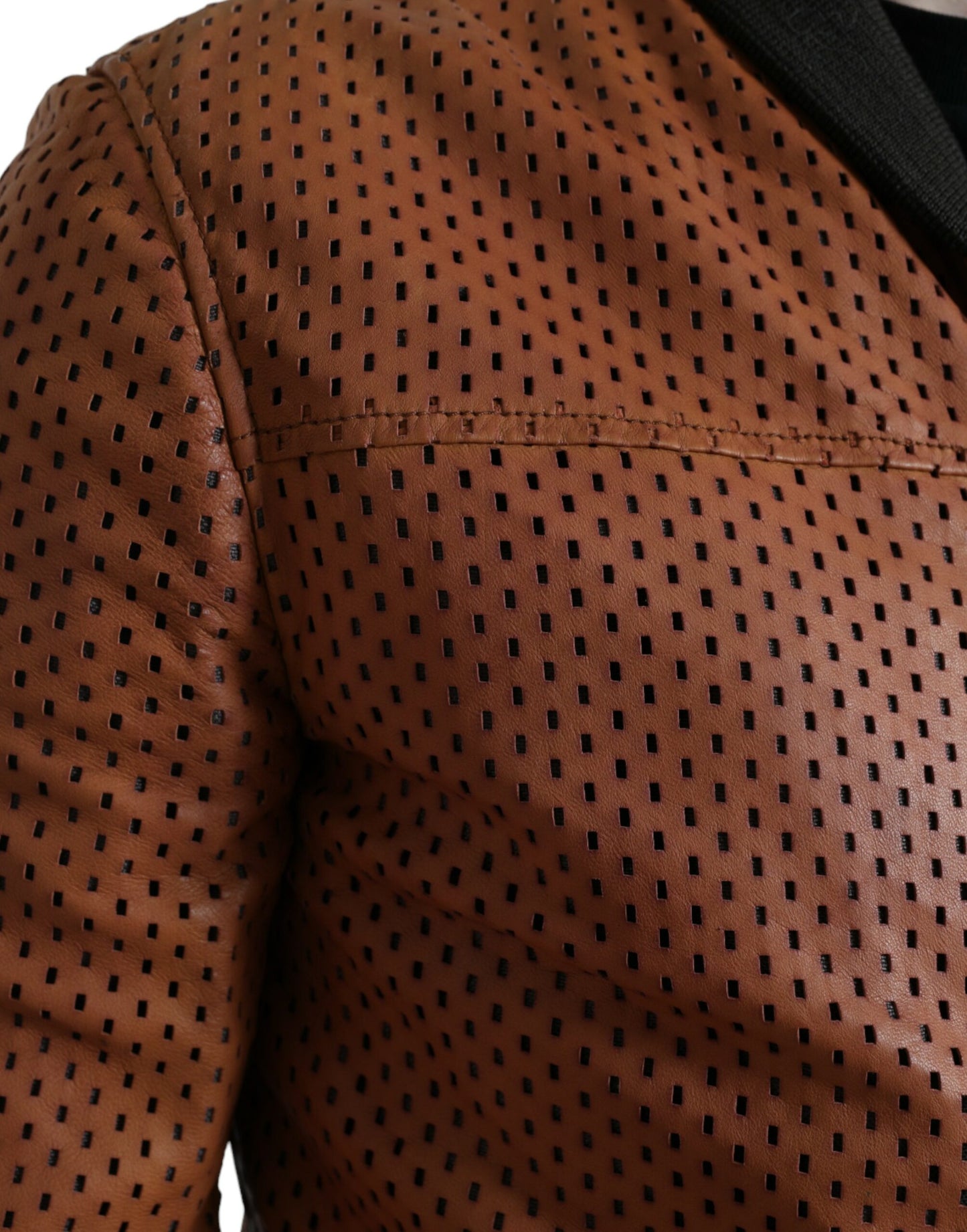 Veste en cuir d'agneau marron perforé