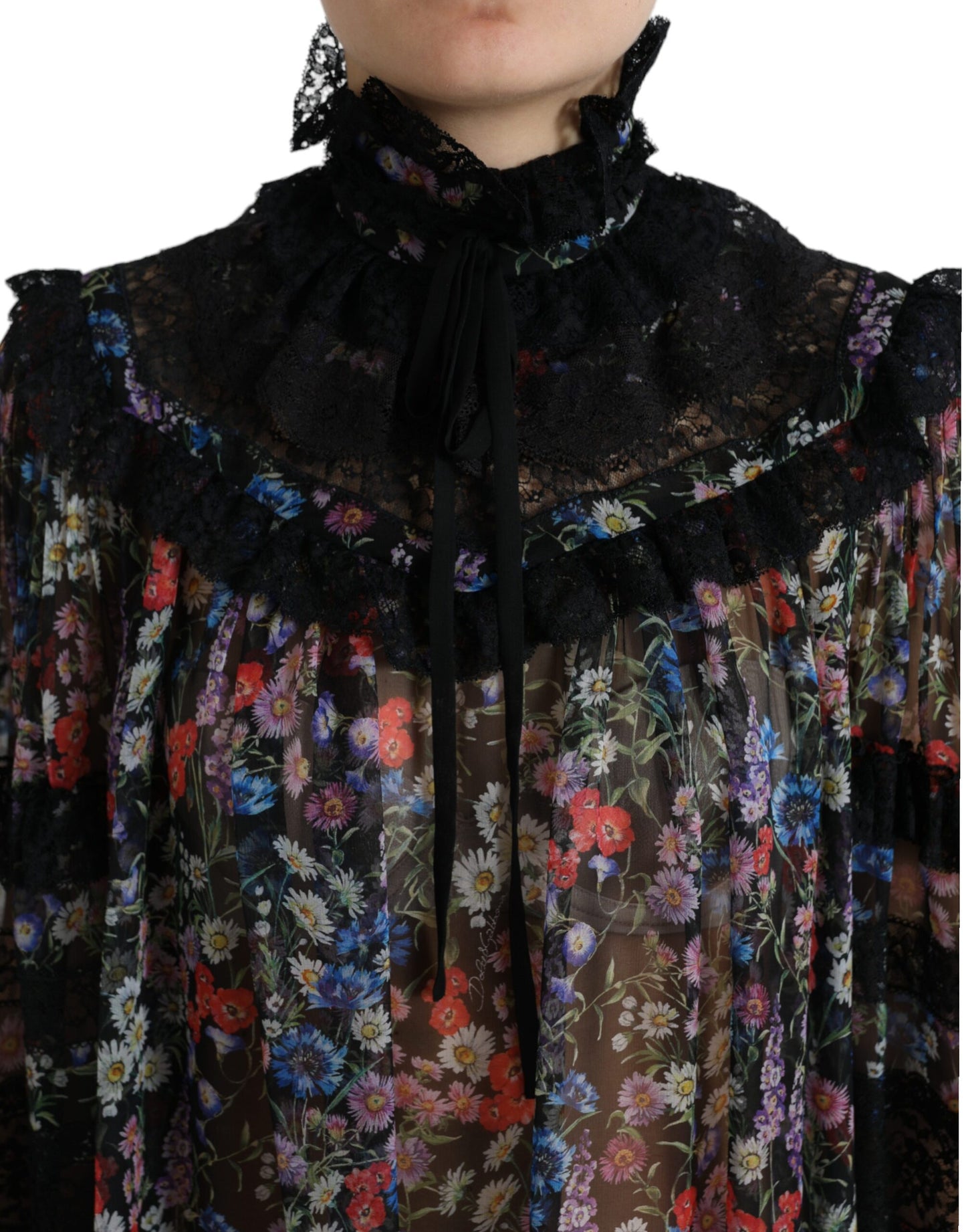 Blusa de manga larga con estampado floral negro