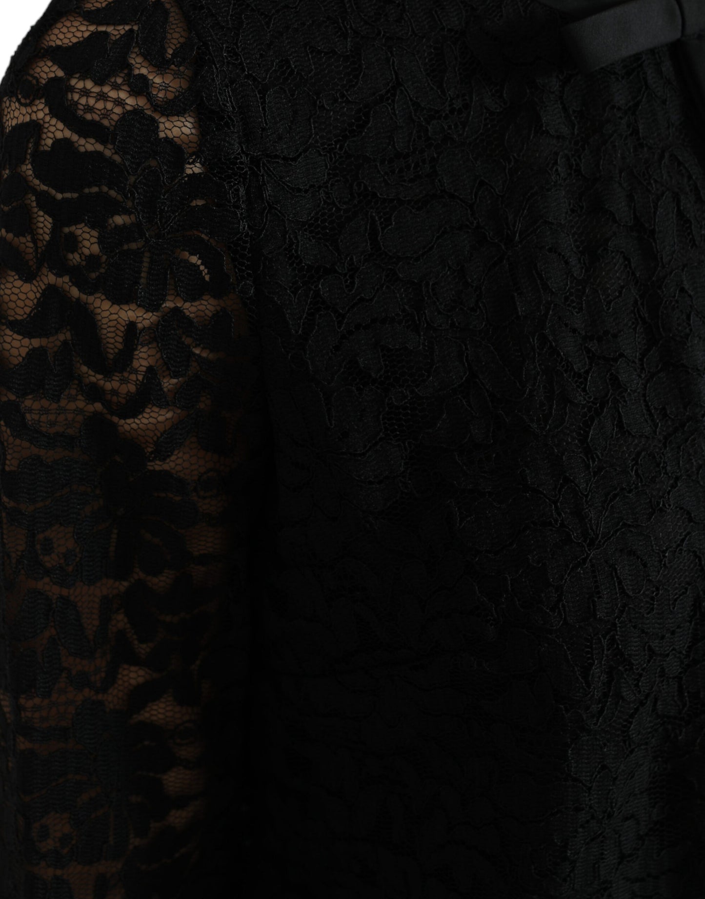 Blusa negra STAFF con encaje floral y parte superior de nailon