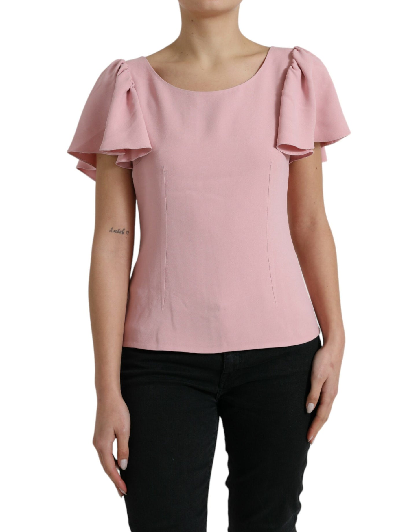 Blusa rosa de manga corta con cuello redondo